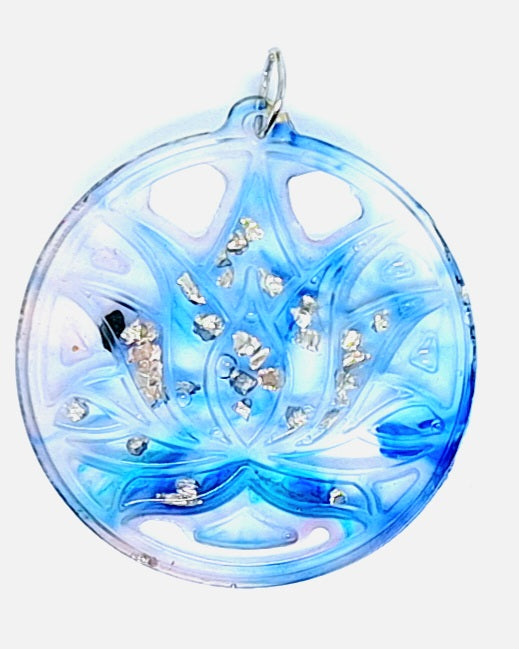 Collier fleur de lotus en résine