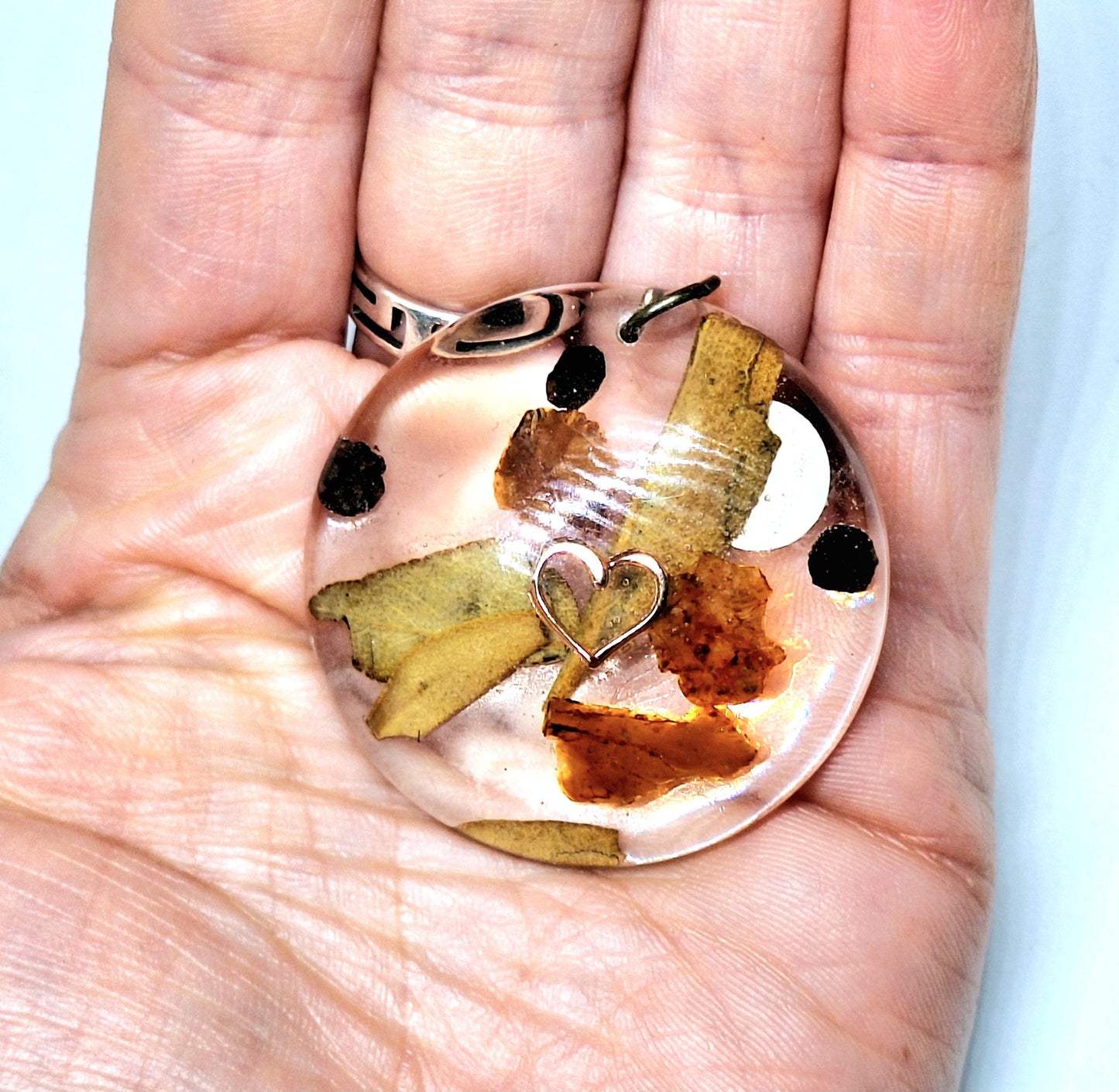Collier résine et végétaux