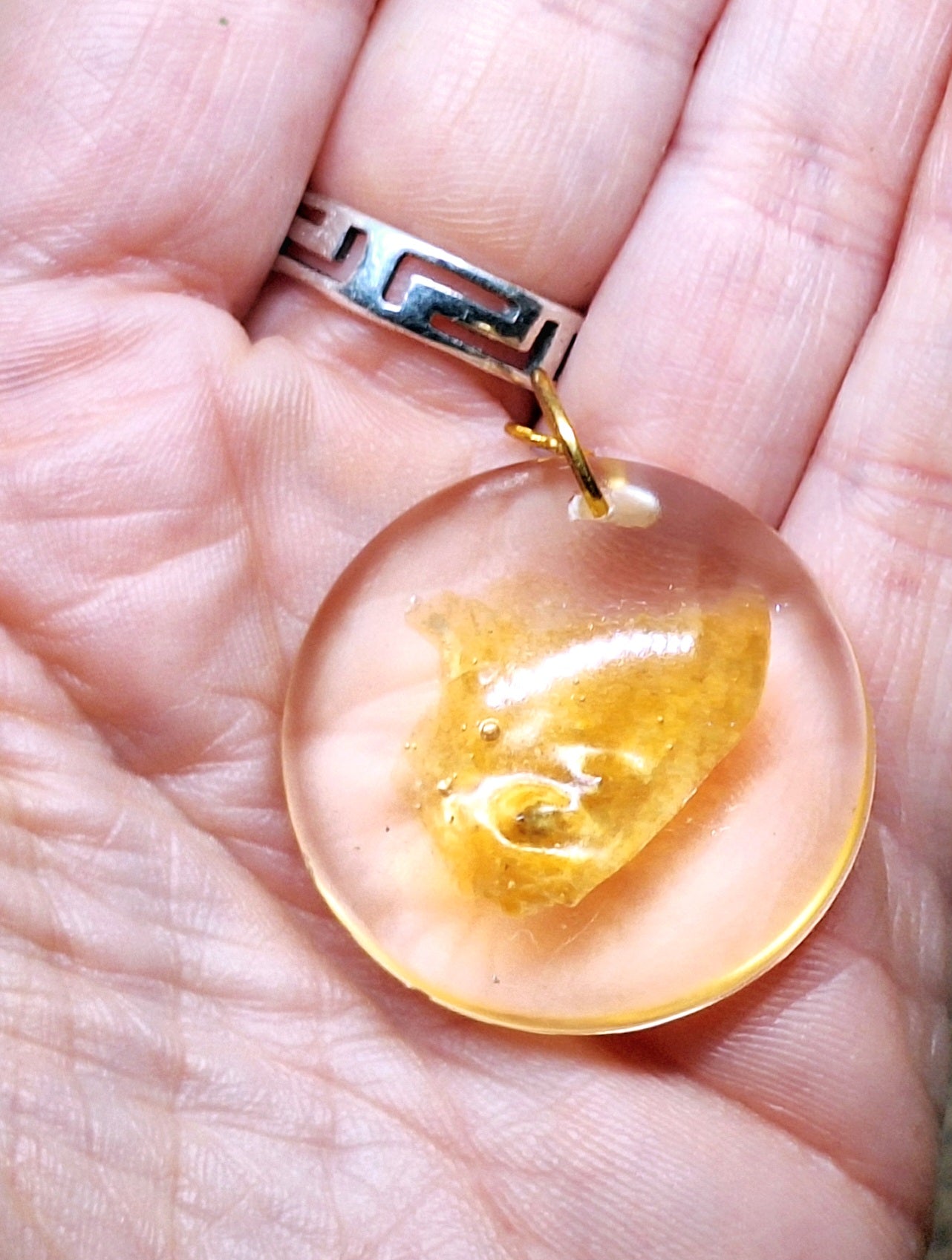 Collier nacre résine