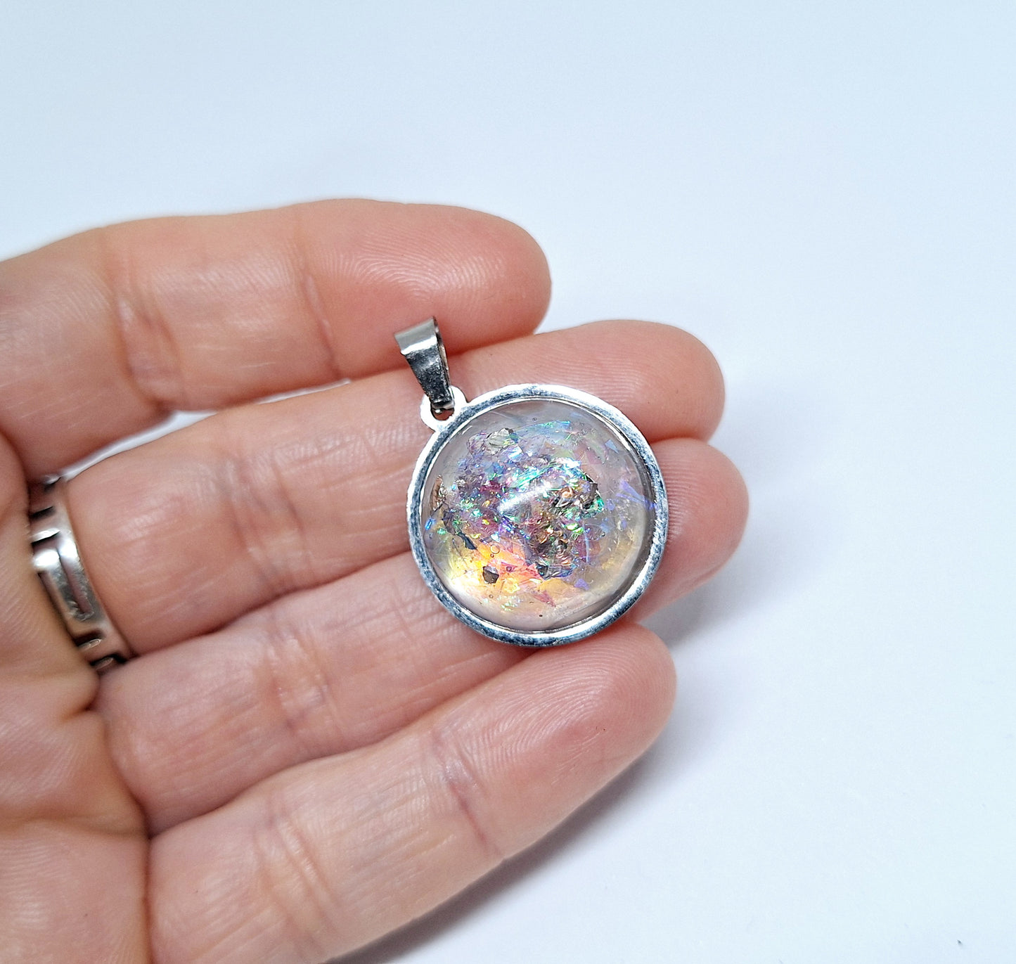 Collier holographique demi-sphère L