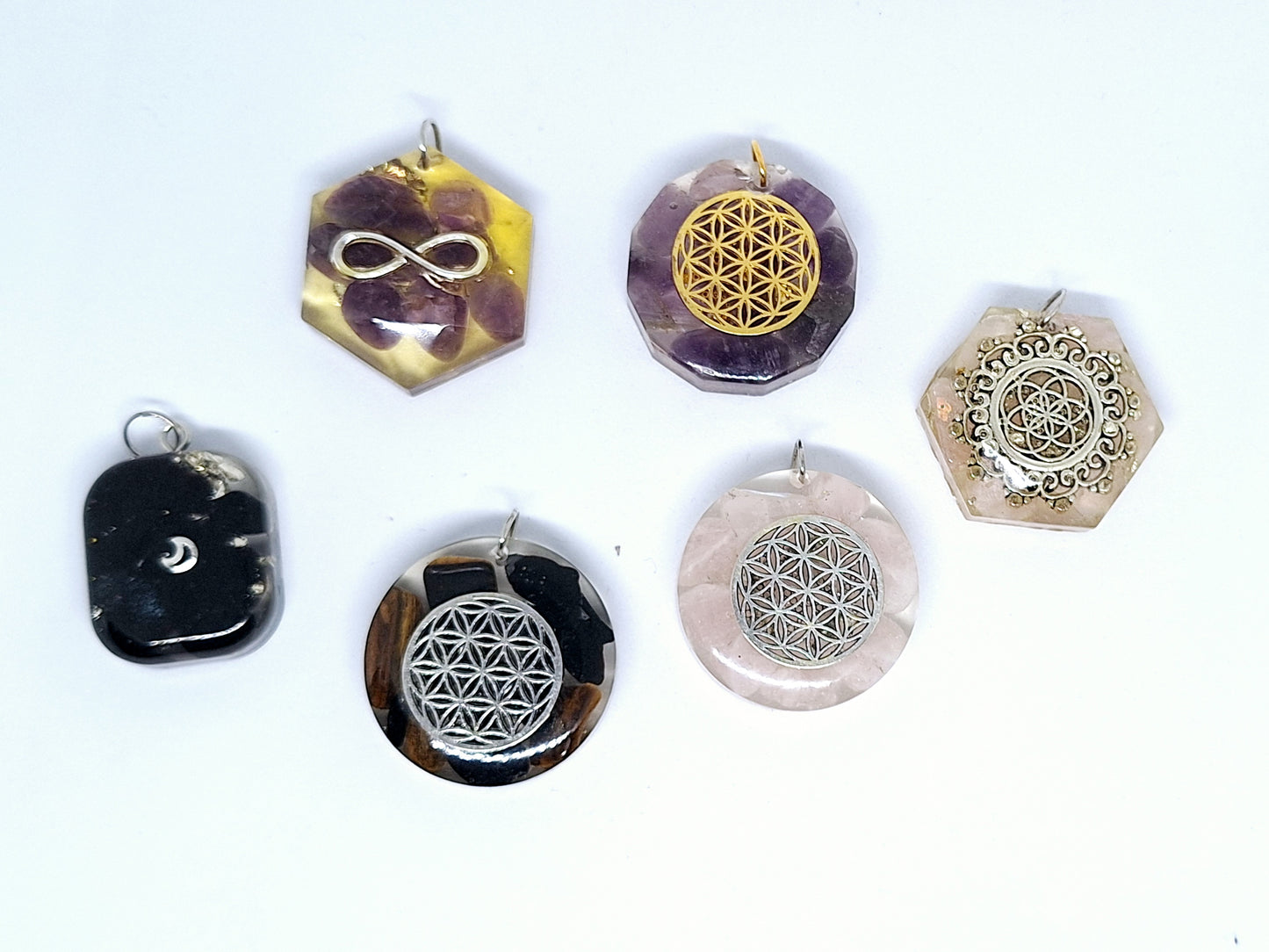 Colliers orgonite formes variées M