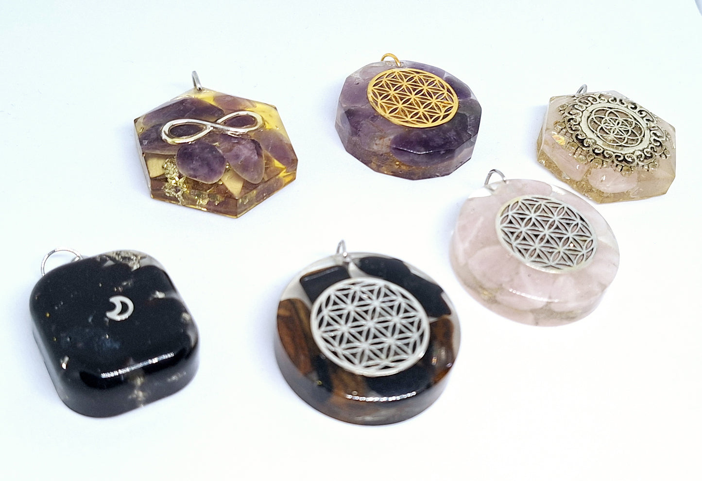 Colliers orgonite formes variées M