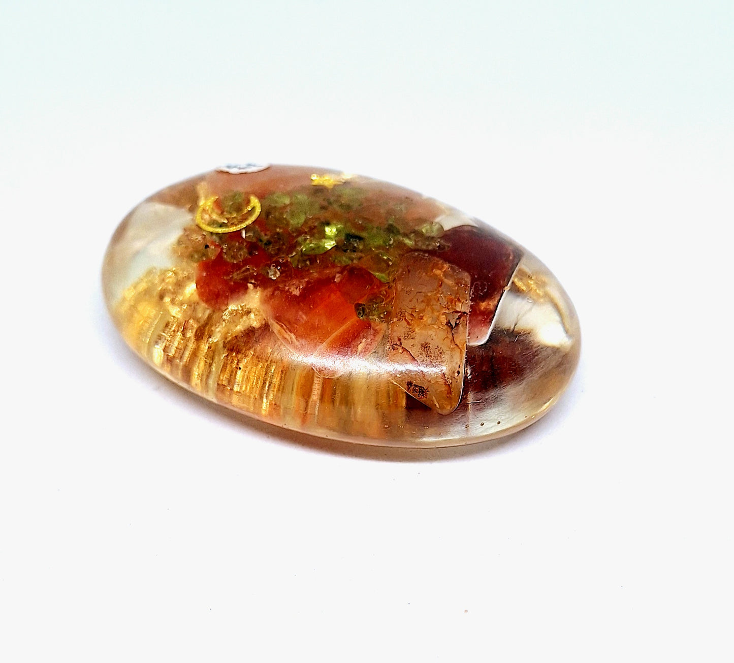 Orgonite galet agate rouge, olivine, pierre de soleil - or 🧡🌞💚