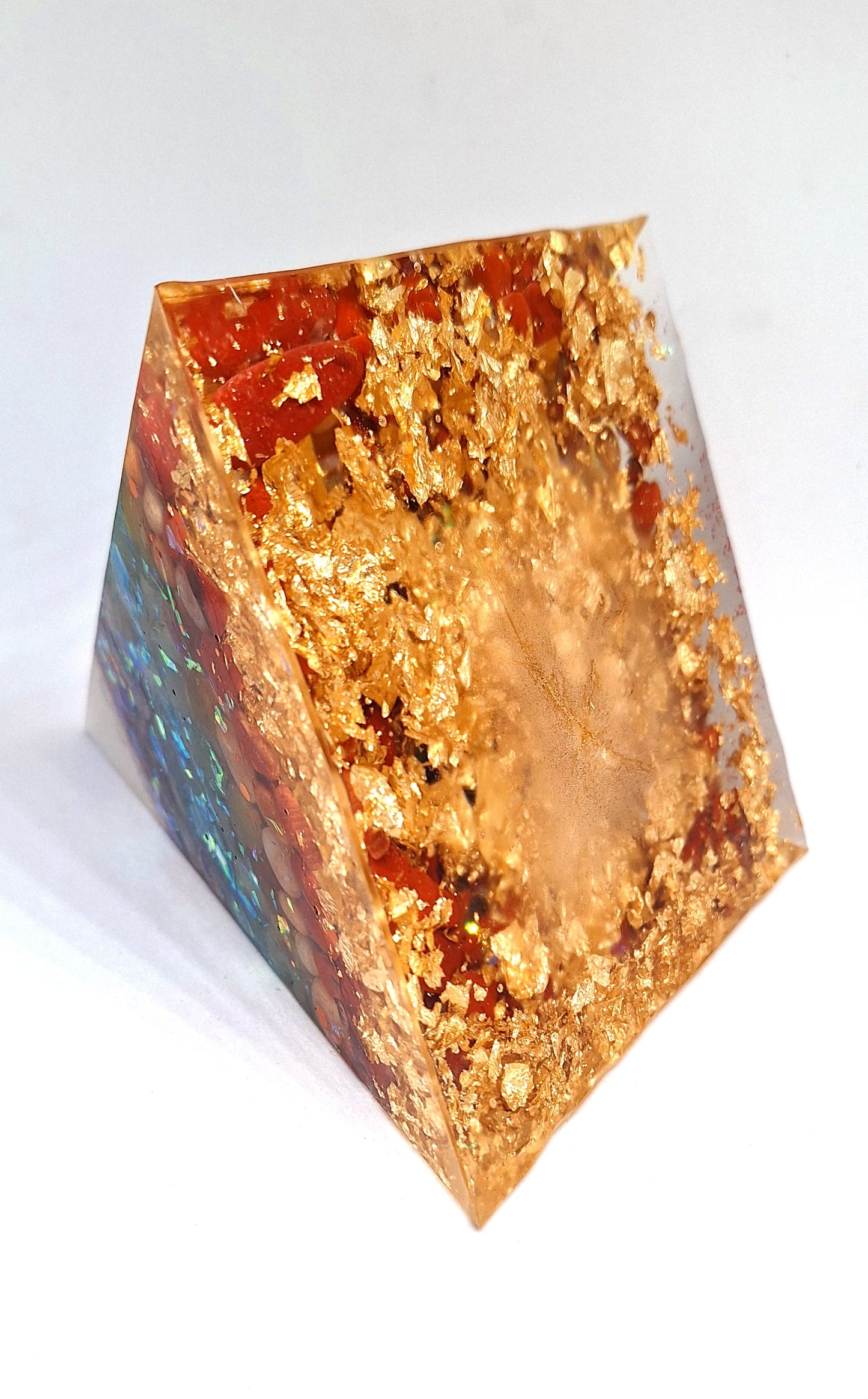 Orgonite de réharmonisation globale, pyramide XXL~ - Œil d'Horus, or