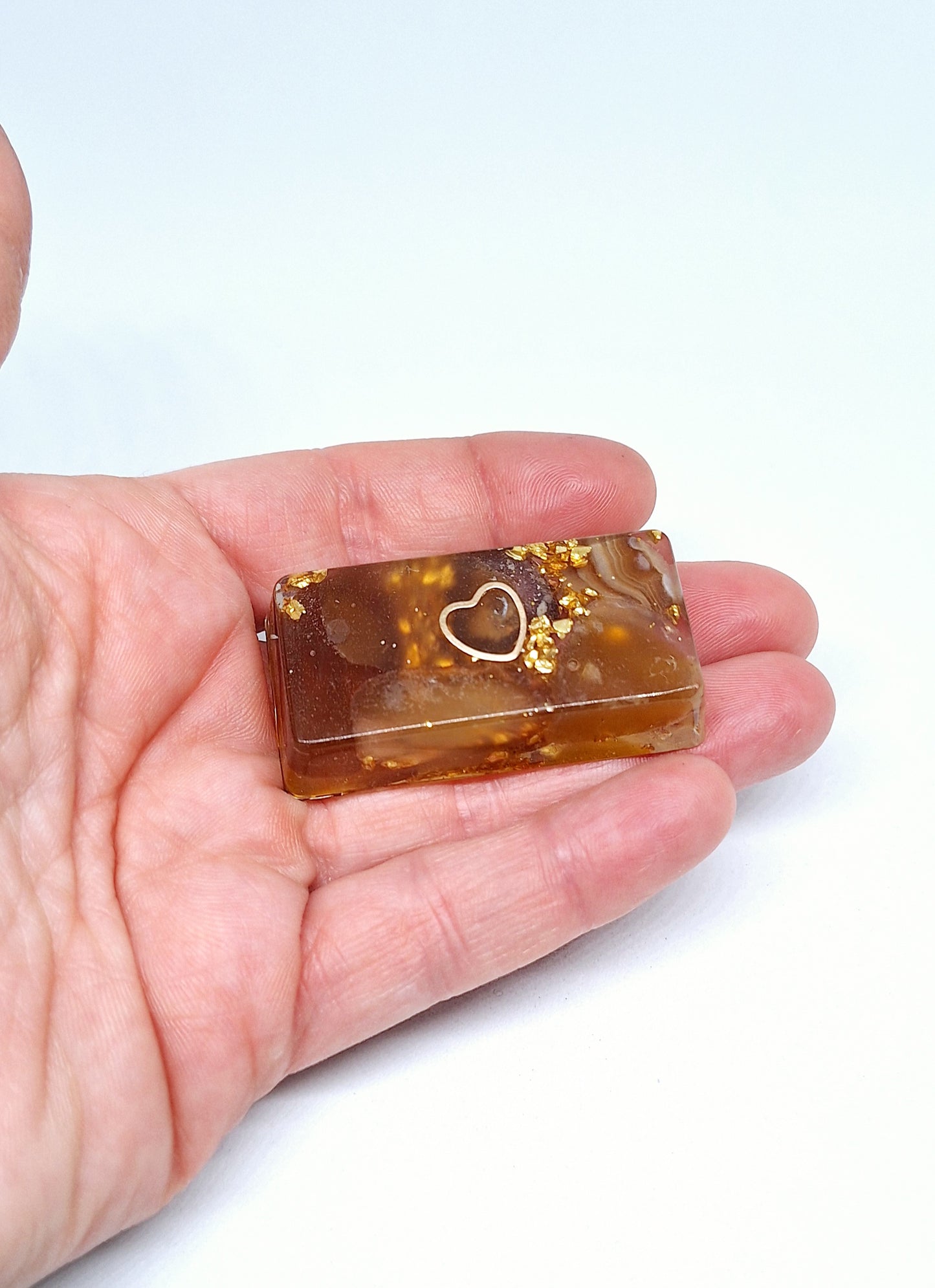 Orgonite lingot - Agate jaune, cœur, acier doré