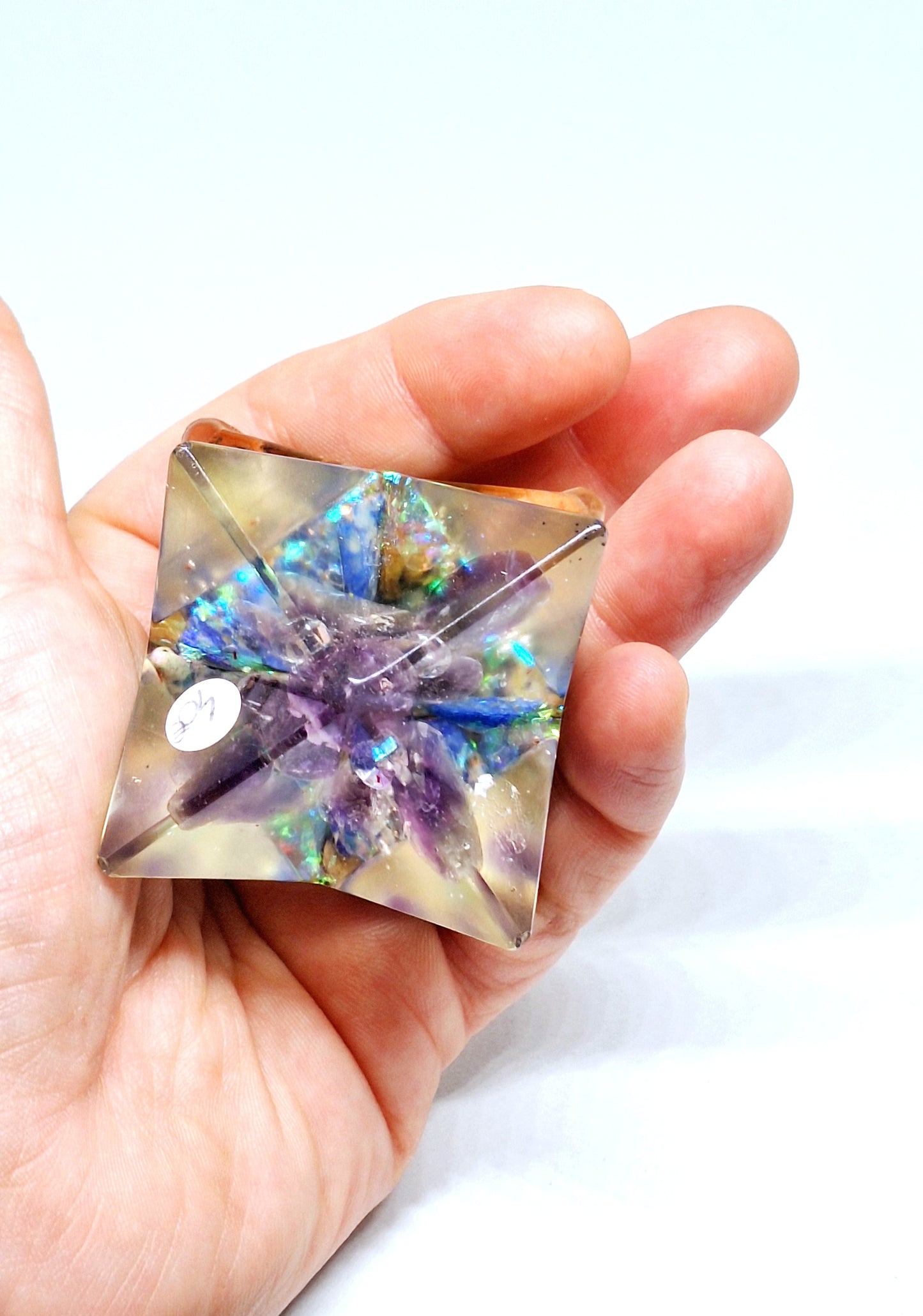 Orgonite de rééquilibrage global et d'harmonisation des chakras - Merkaba M, or