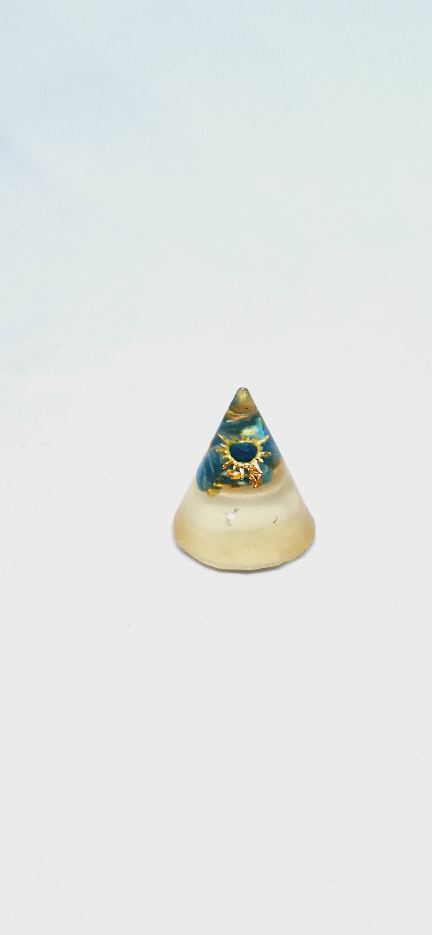 Orgonite cône XS - Apatite, étoile, cœur ou soleil, or ou cuivre