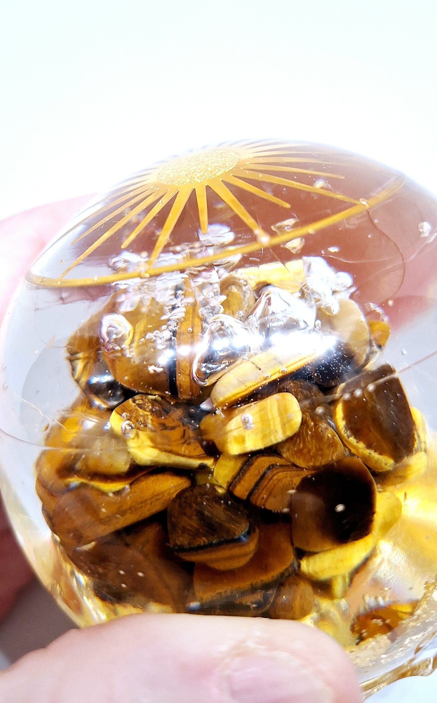 Orgonite Sphère XL - Œil de tigre, soleil