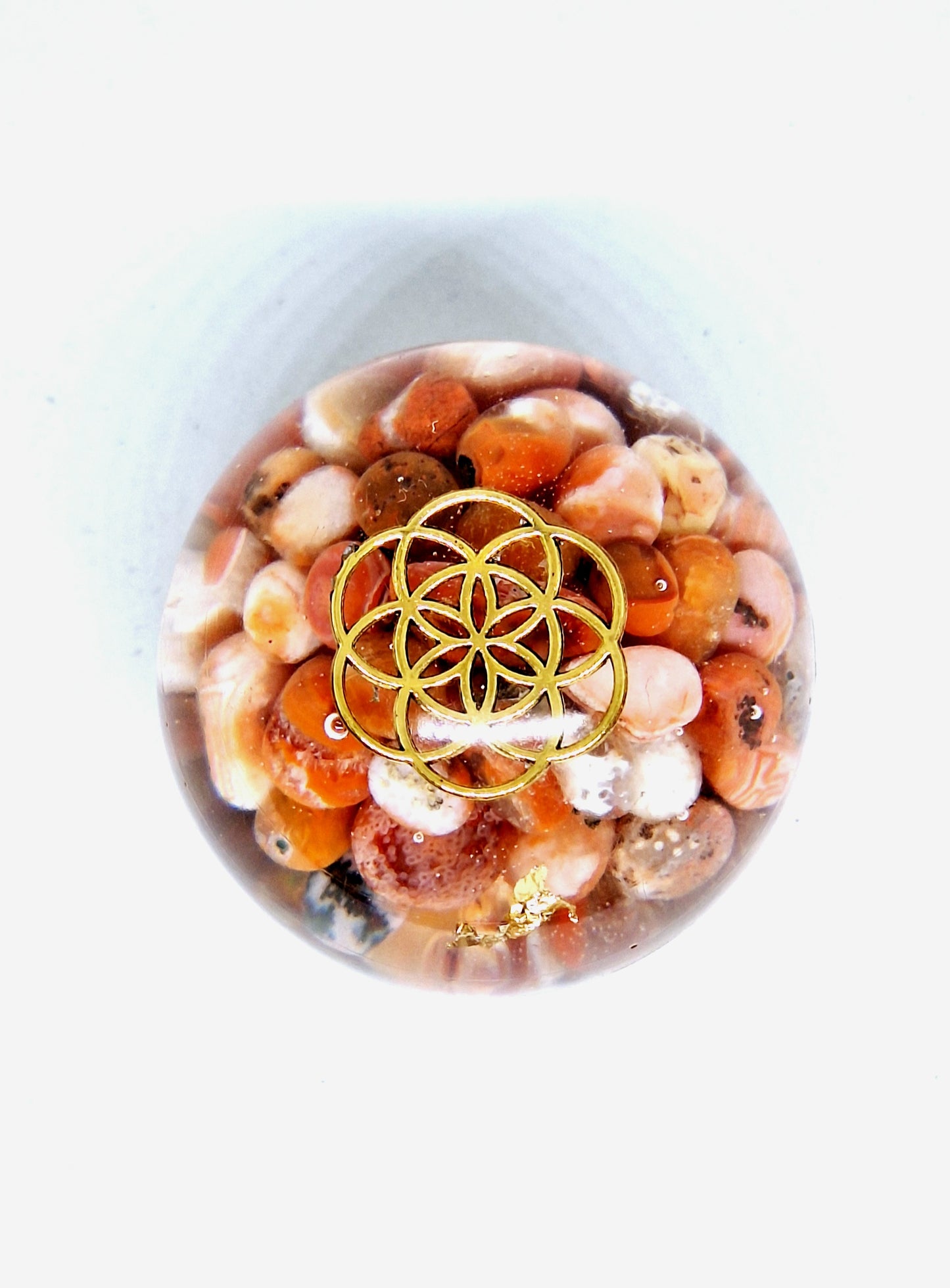 Orgonite Sphère M - Cornaline, graine de vie, or