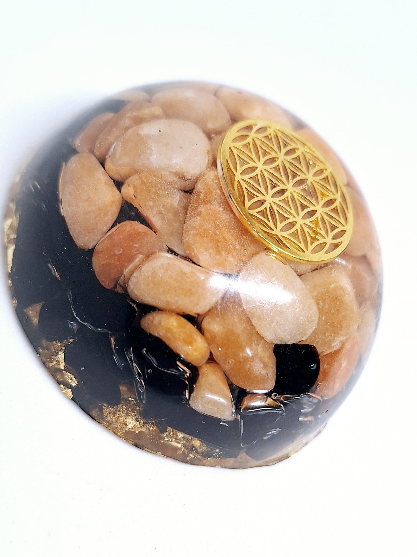 Orgonite dôme - Aventurine orange et obsidienne, or