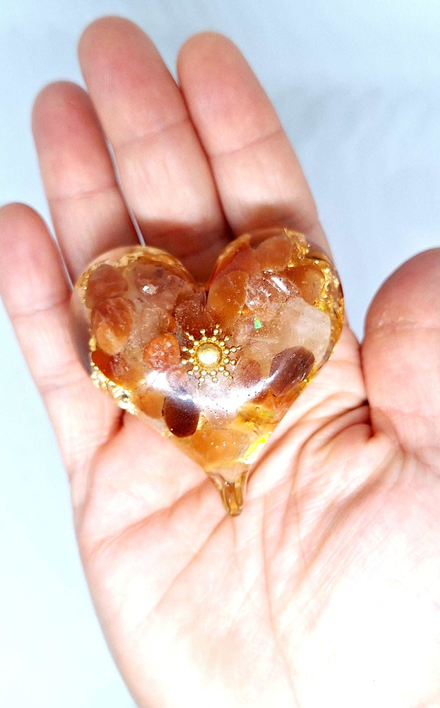 Orgonite Cœur M - Quartz rouge, or, soleil 🤎