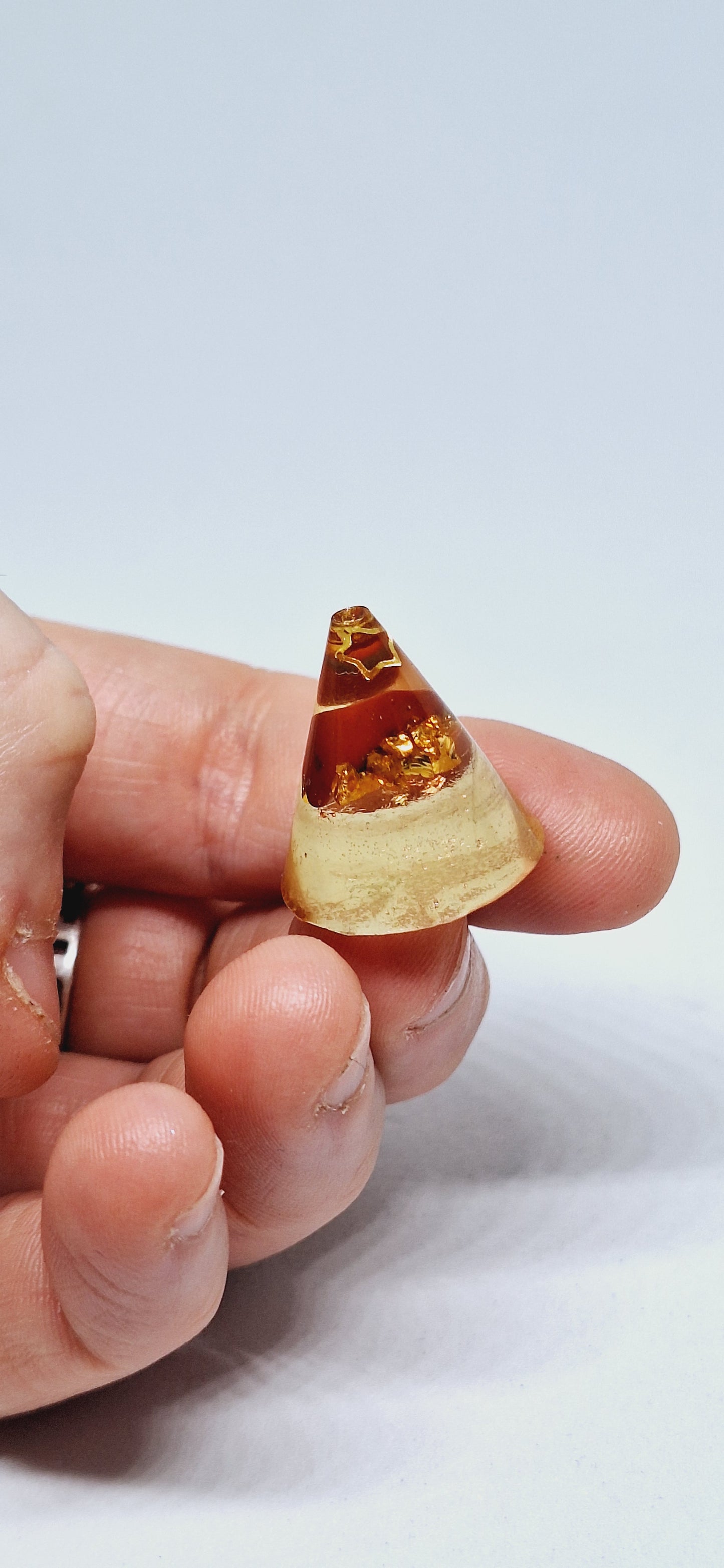 Orgonite cône XS - Jaspe rouge, étoile ou soleil, or