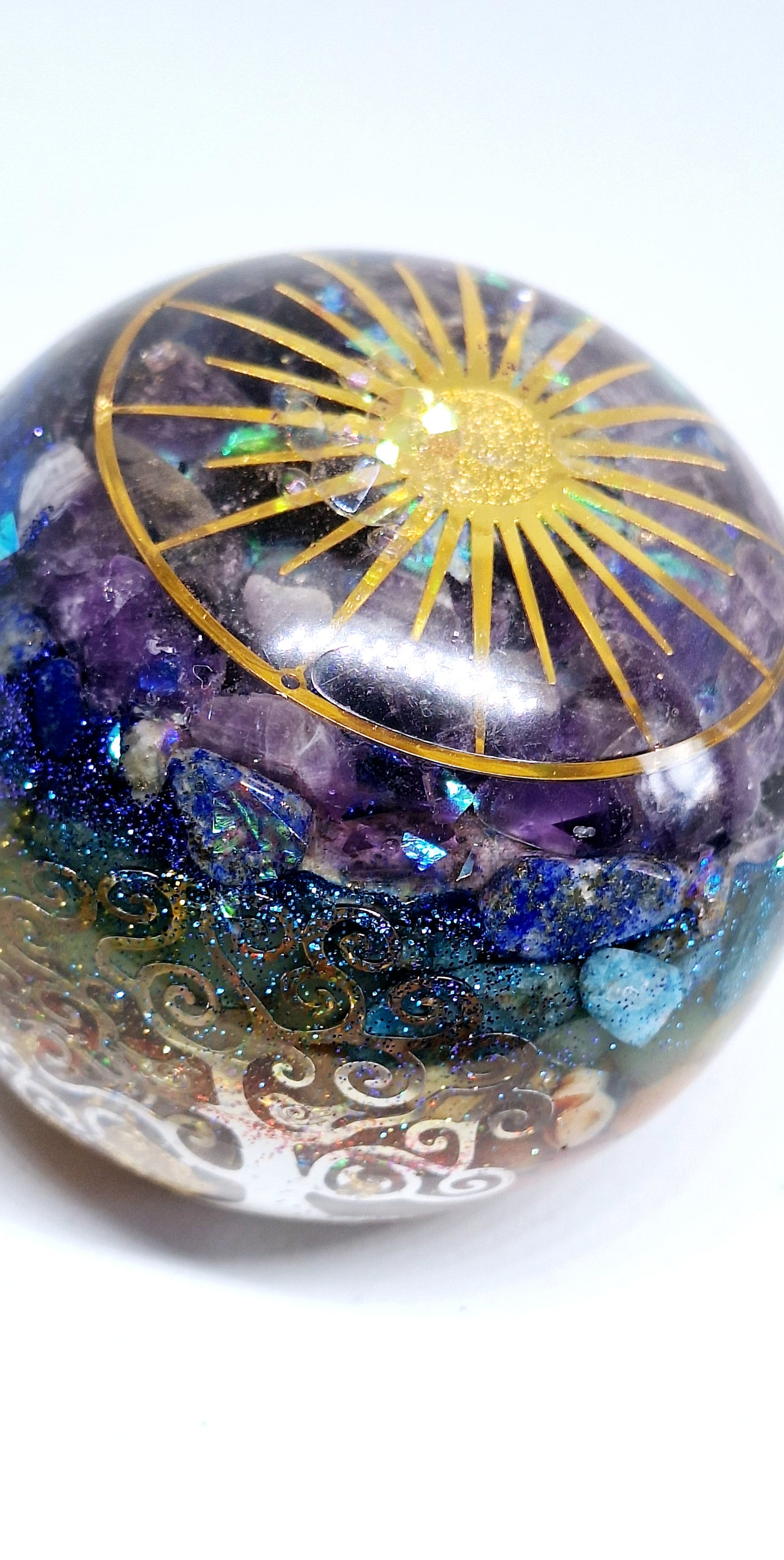 Orgonite Sphère de rééquilibrage global et d'harmonisation des chakras XL - Soleil, arbre de vie, or et aluminium