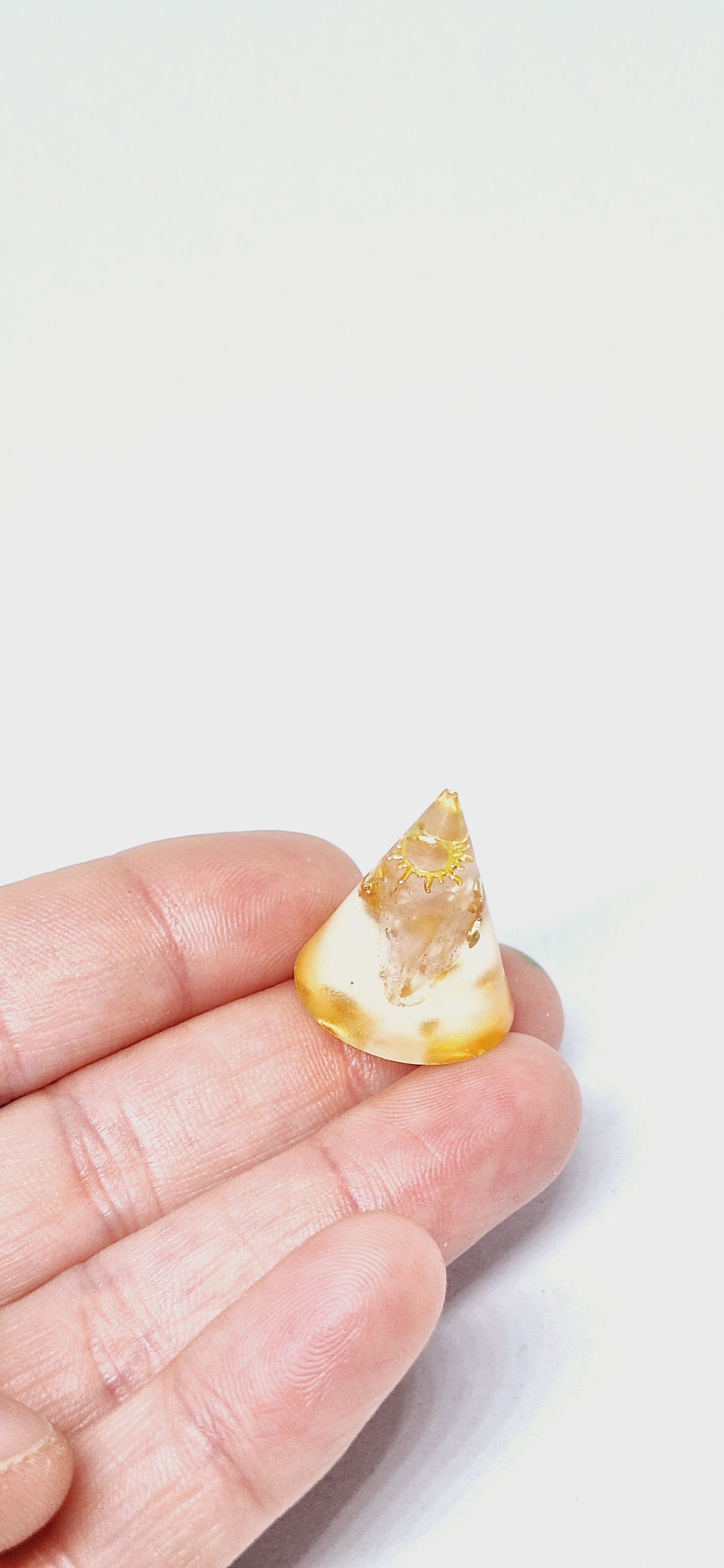 Orgonite cône XS - Citrine, soleil, or