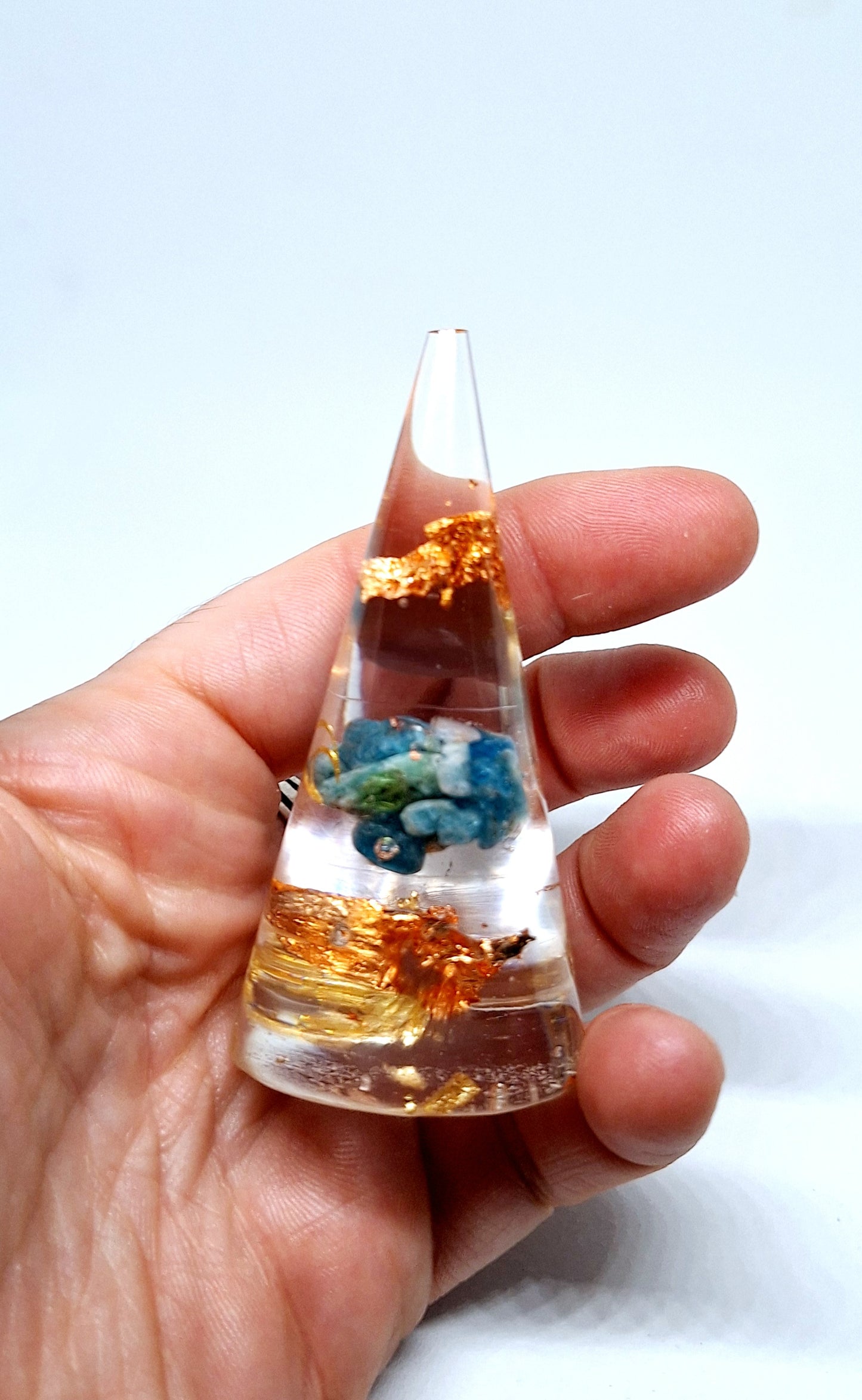 Orgonite cône M - Apatite, lune, or ou cuivre