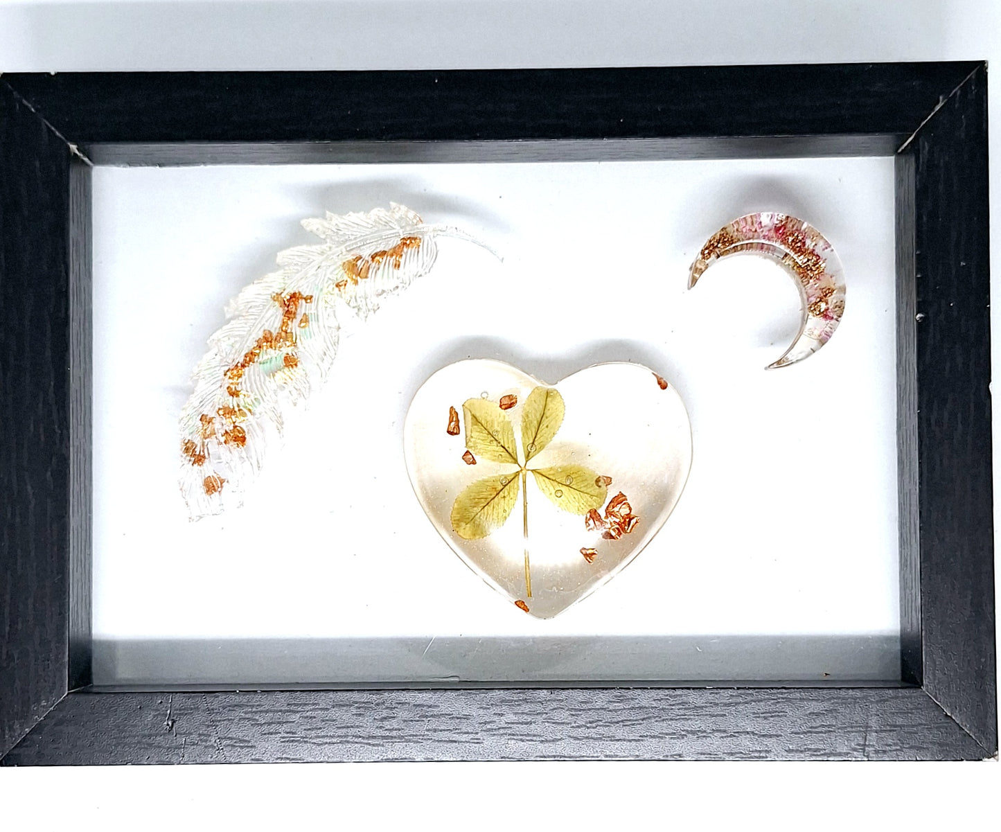 Cadre Cœur, plume et lune, trèfle à 4 feuilles, porte-bonheur, protection et douceur dans l'amour