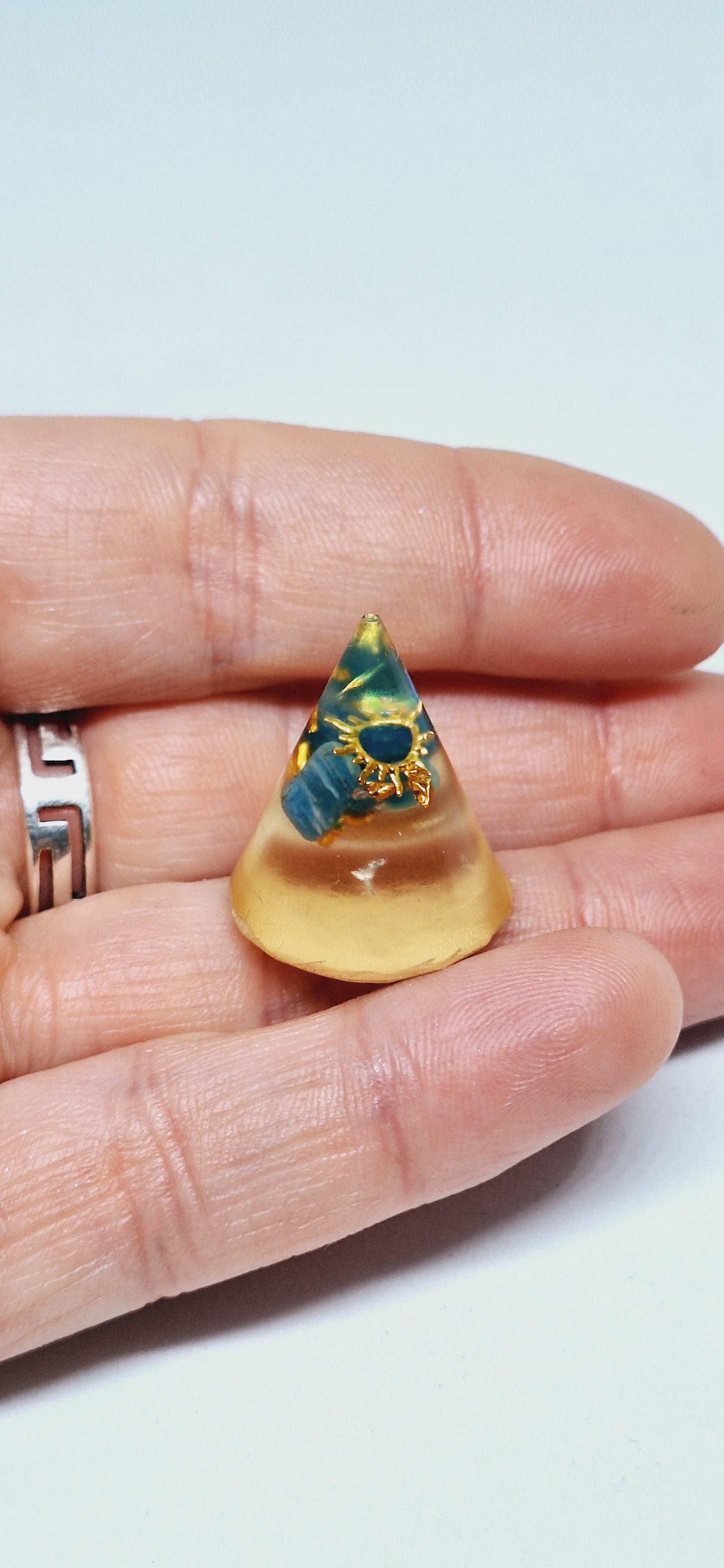 Orgonite cône XS - Apatite, étoile, cœur ou soleil, or ou cuivre