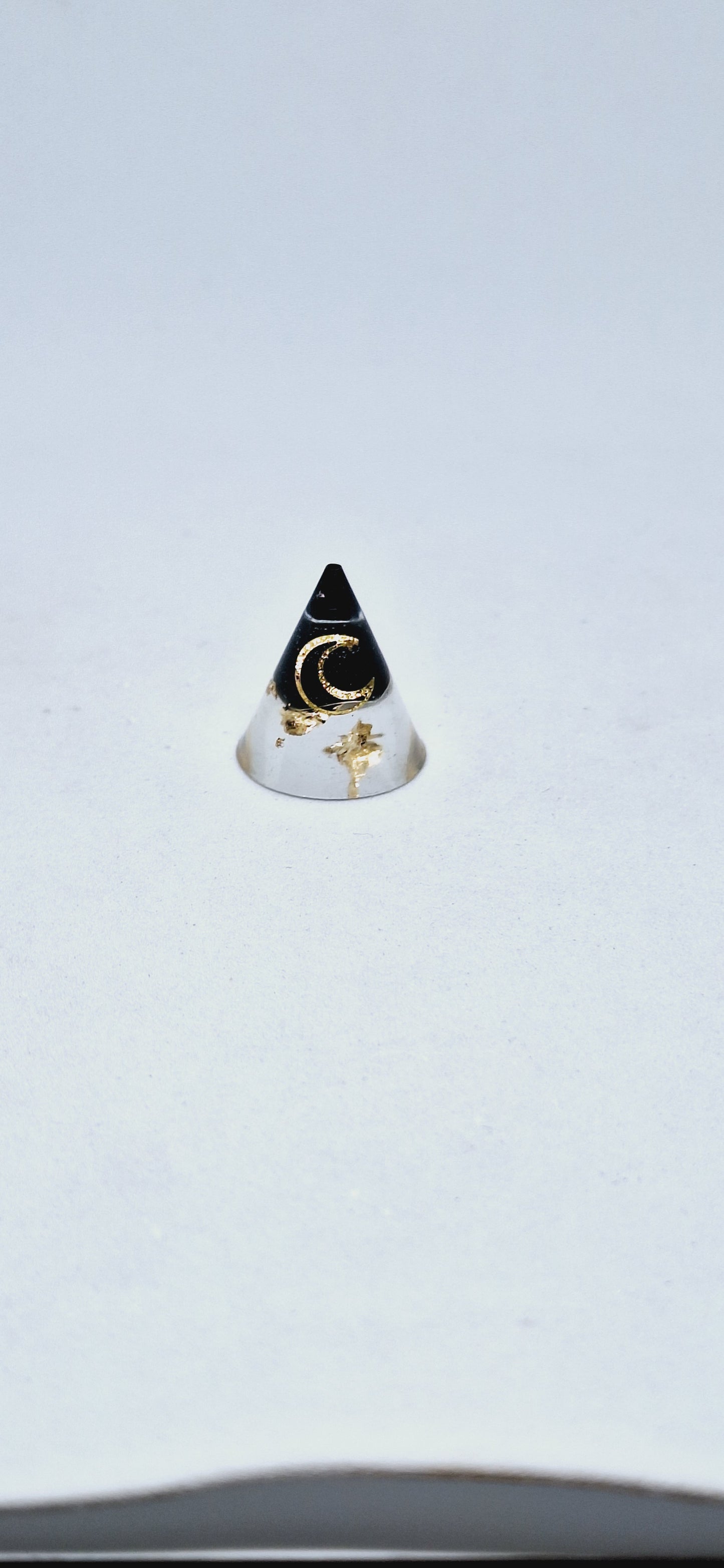Orgonite cône XS - Obsidienne, lune ou étoile, or