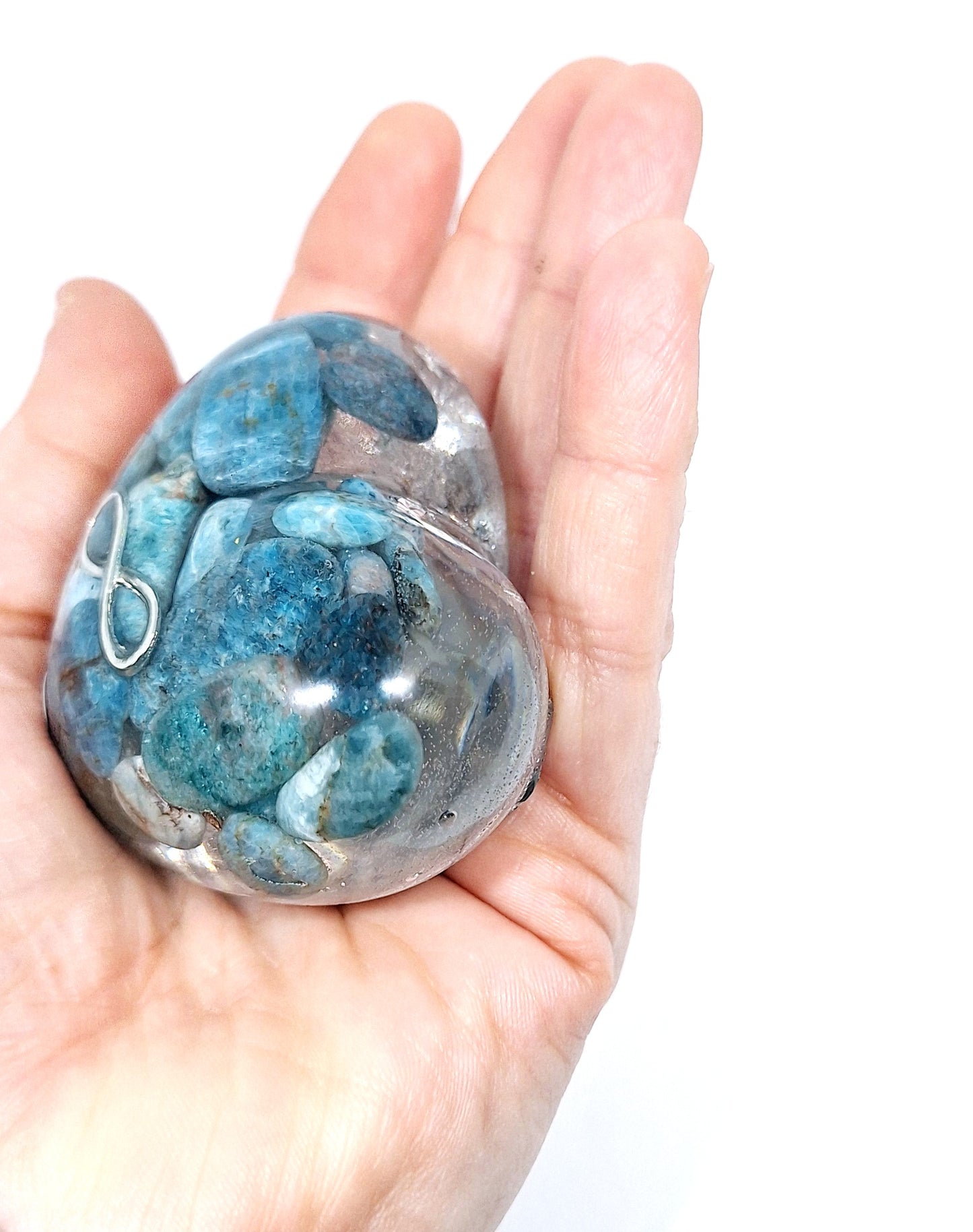 Orgonite Cœur L - Apatite, aluminium, infini 🩵