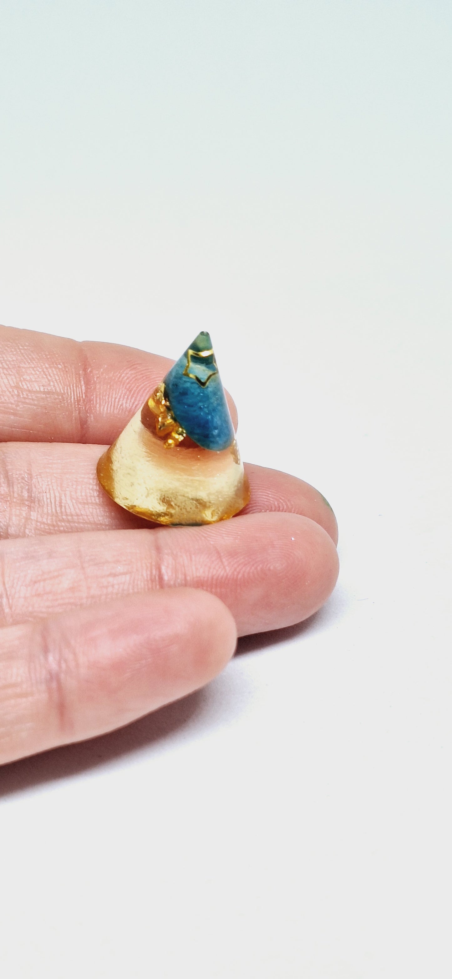 Orgonite cône XS - Apatite, étoile, cœur ou soleil, or ou cuivre