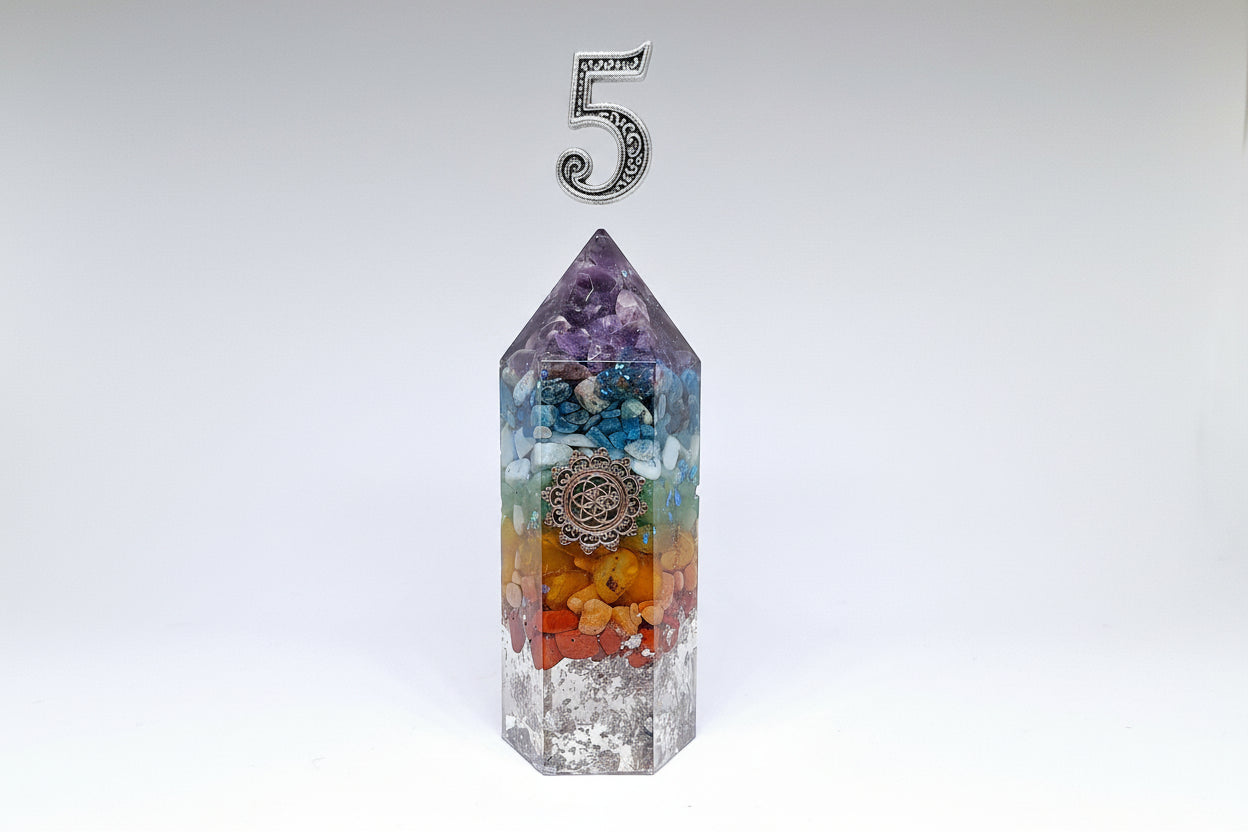 Orgonite de rééquilibrage global et d'harmonisation des chakras - Obélisque grand format, intentions de protection et de connexion