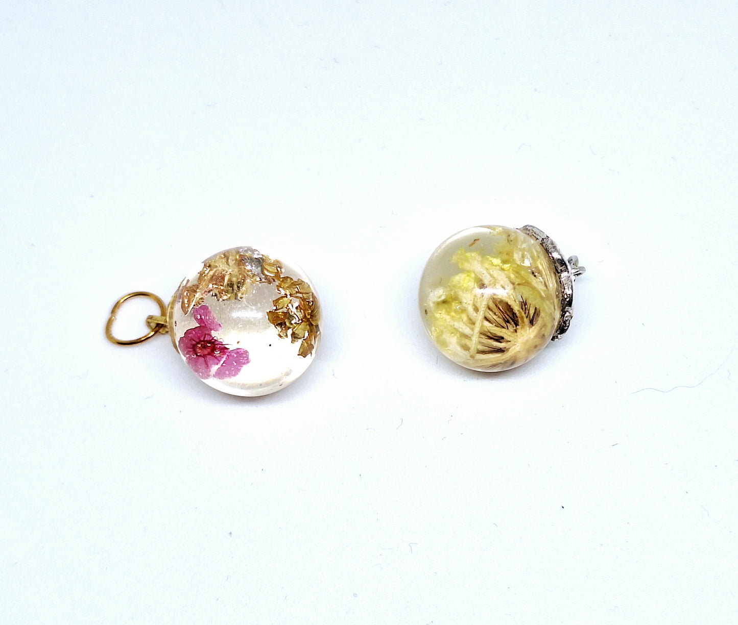 Collier sphère fleurs