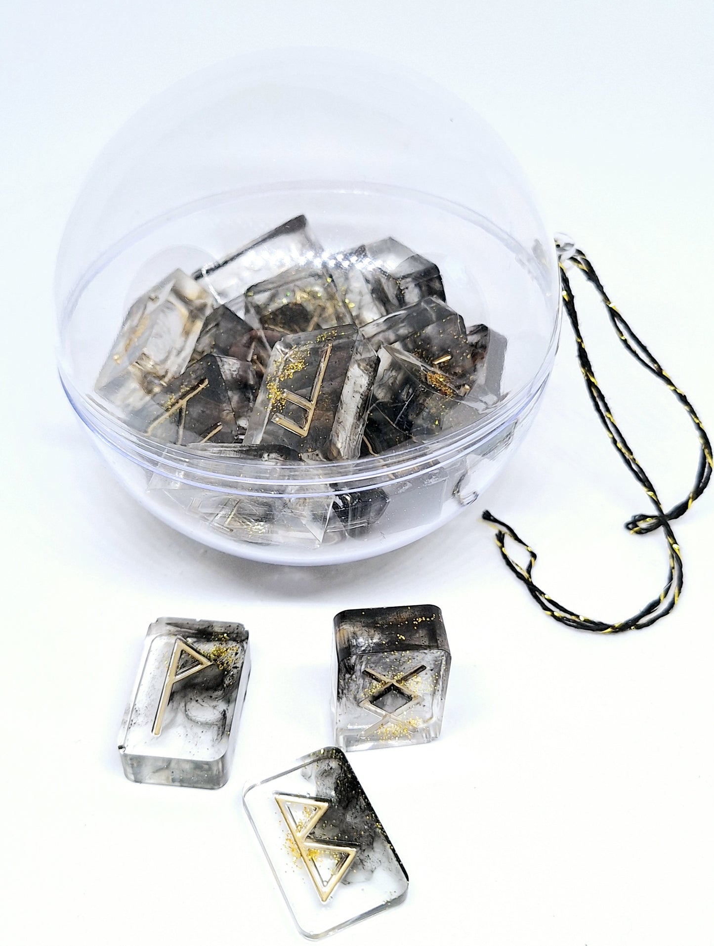 Runes divinatoires - Noir et or