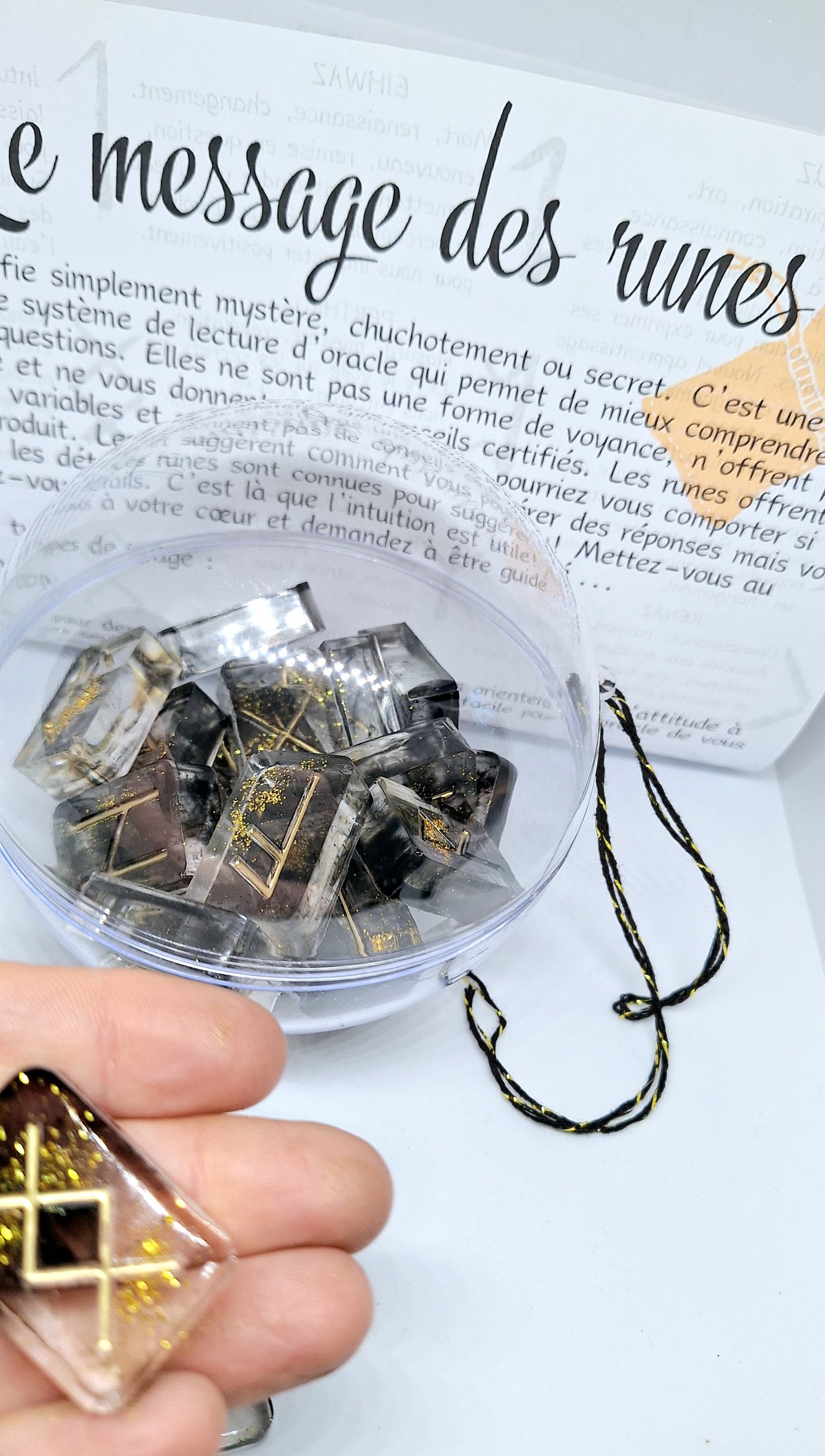 Runes divinatoires - Noir et or