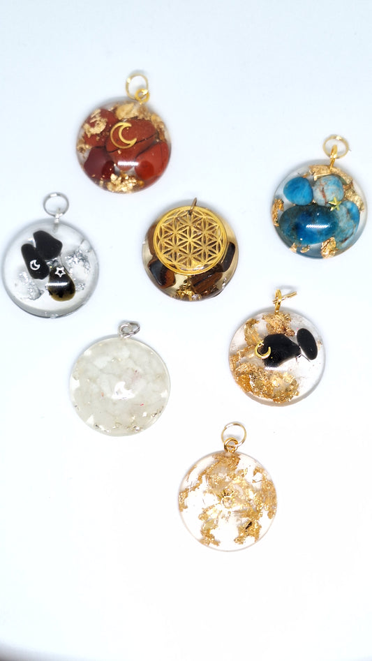 Collier orgonite demi-sphère M