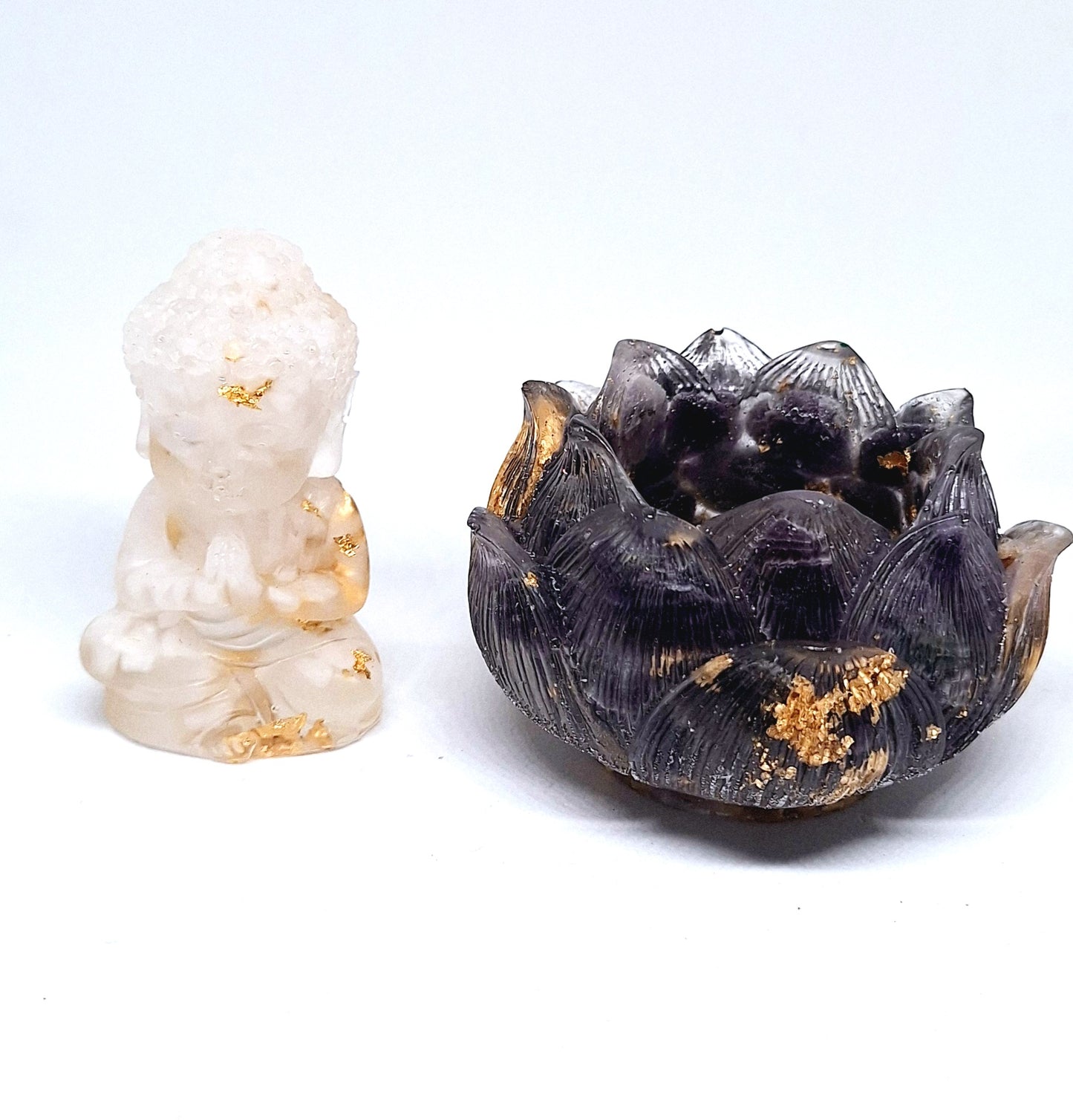 Orgonite Bouddha quartz opaque dans sa fleur de lotus en améthyste 🪷
