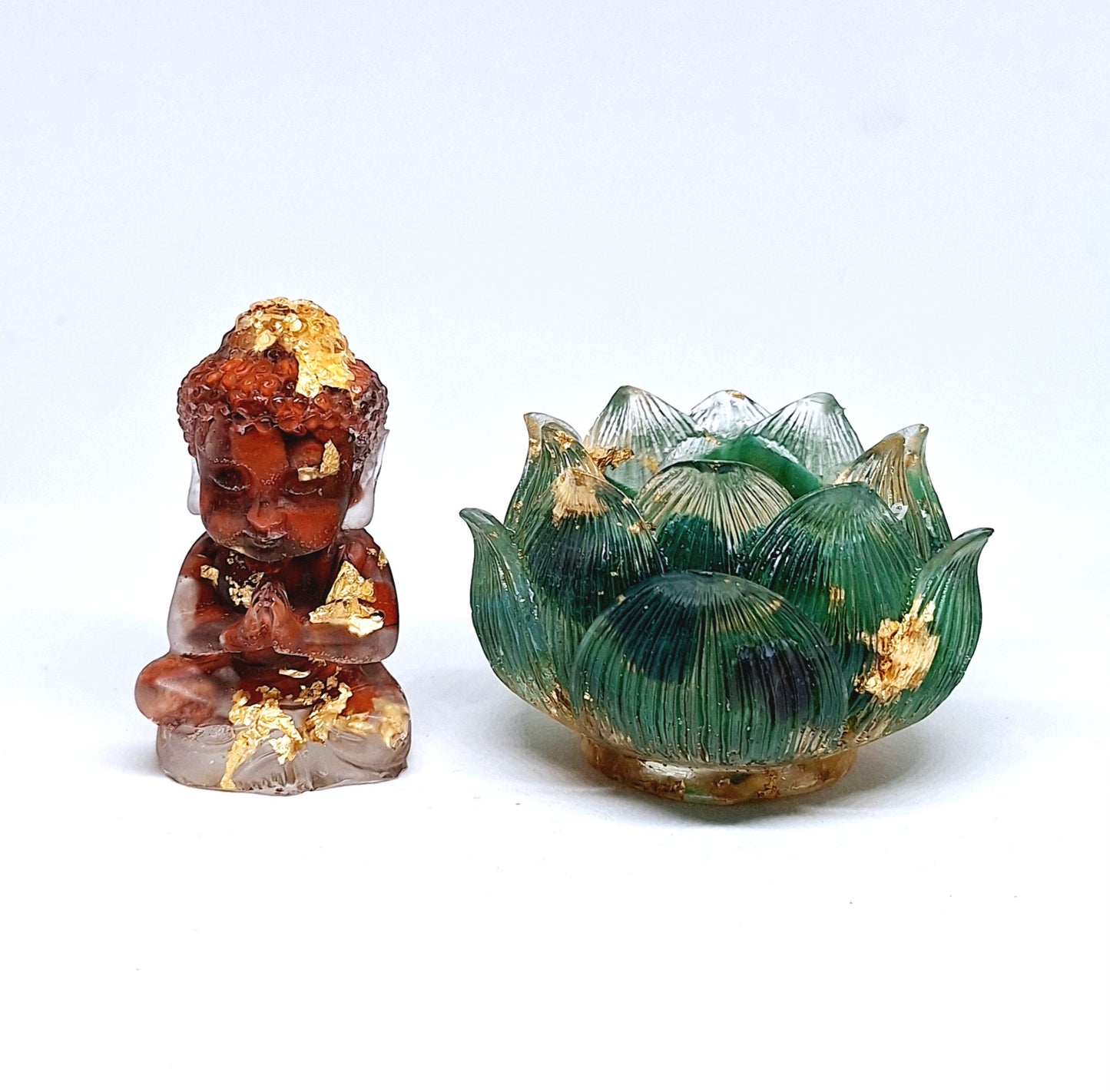 Orgonite Bouddha jaspe rouge dans sa fleur de lotus en agate verte 🪷