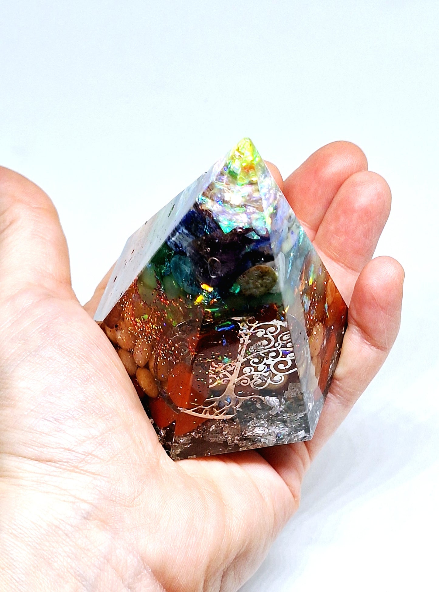 Orgonite de rééquilibrage global et d'harmonisation des chakras - Pyramide pentagonale L, arbre de vie, aluminium
