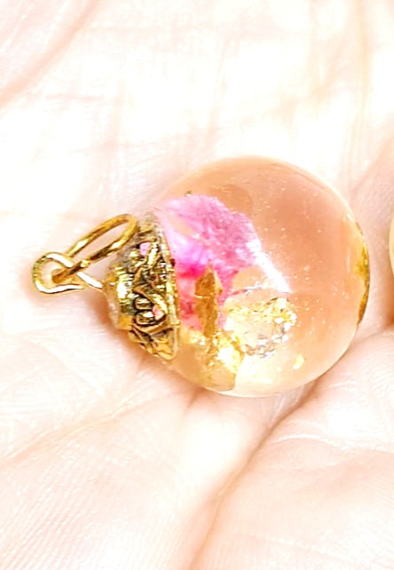 Collier sphère fleurs