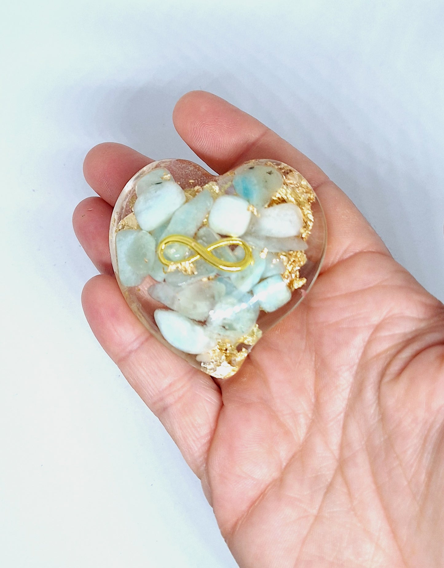 Orgonite Cœur M - Amazonite, or, infini 🩵