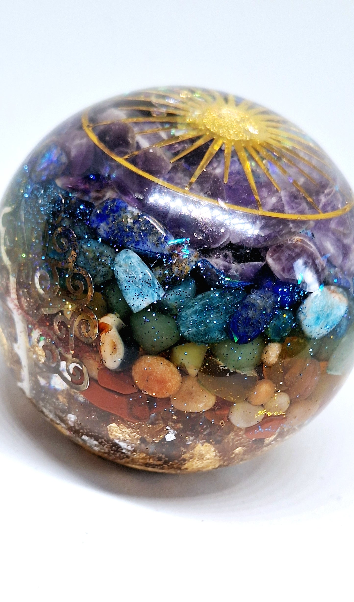 Orgonite Sphère de rééquilibrage global et d'harmonisation des chakras XL - Soleil, arbre de vie, or et aluminium