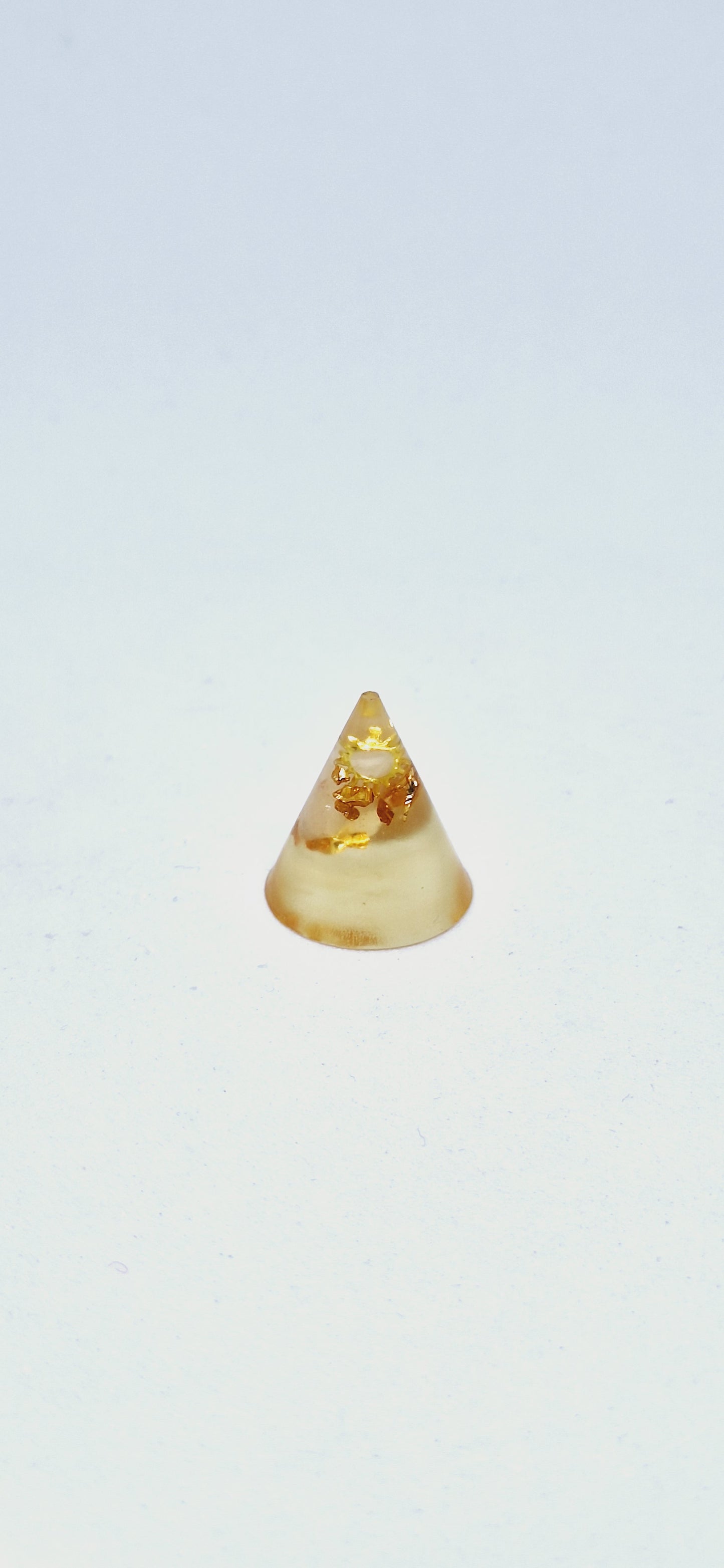 Orgonite cône XS - Citrine, soleil, or