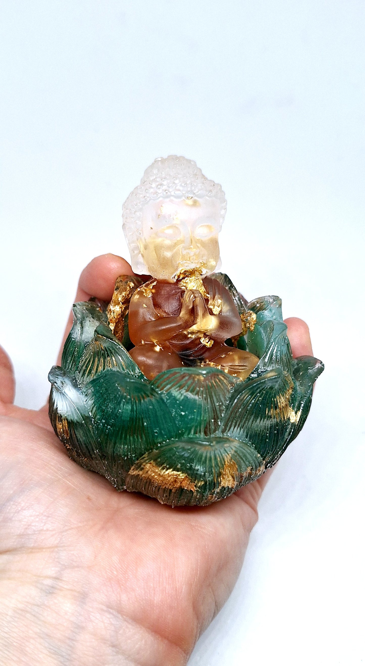 Orgonite Bouddha agate rouge dans sa fleur de lotus en agate verte 🪷