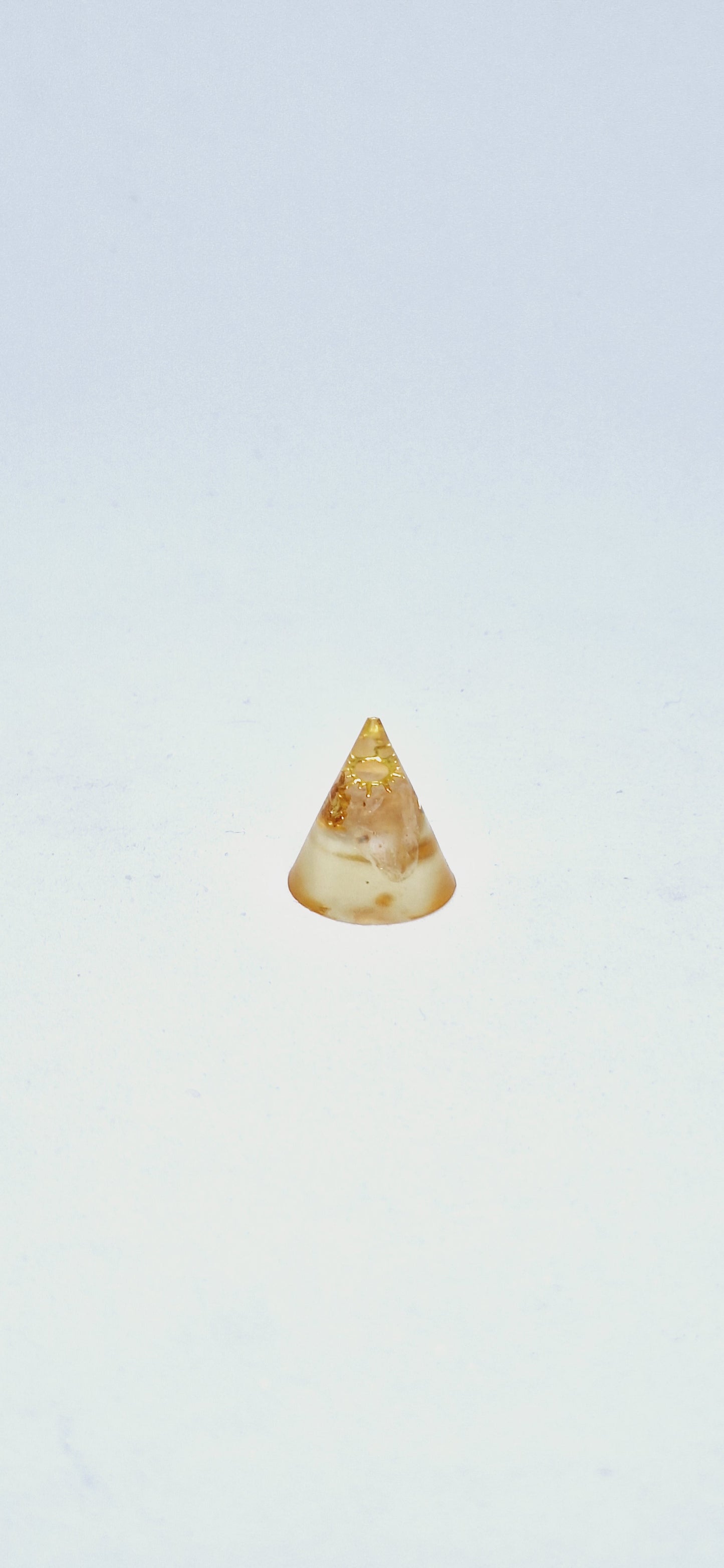 Orgonite cône XS - Citrine, soleil, or
