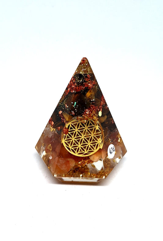 Orgonite - Pyramide pentagonale L, fleur de vie, œil de tigre et quartz rouge, aluminium doré et cuivré