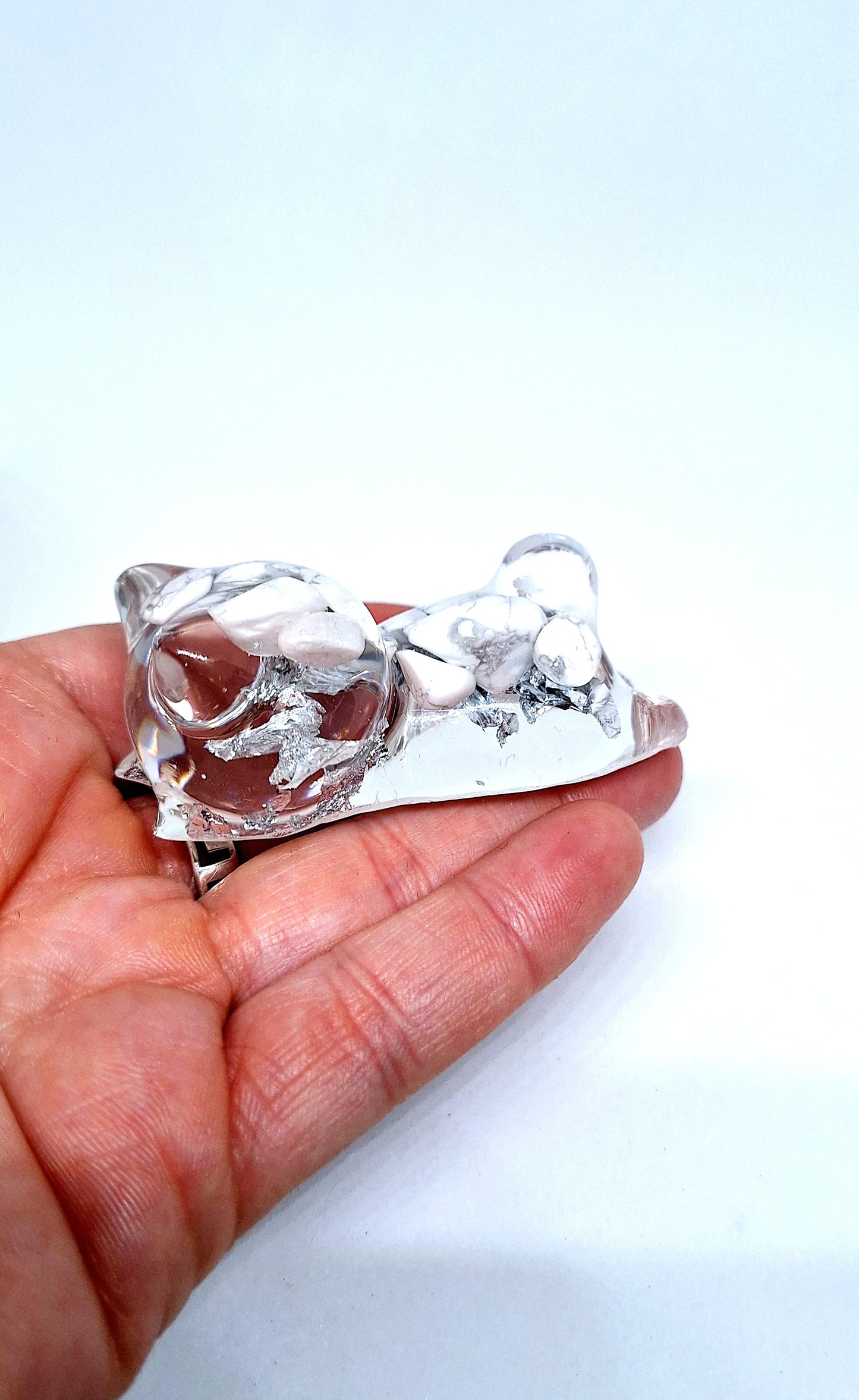 Chat orgonite Howlite  - Or ou Aluminium