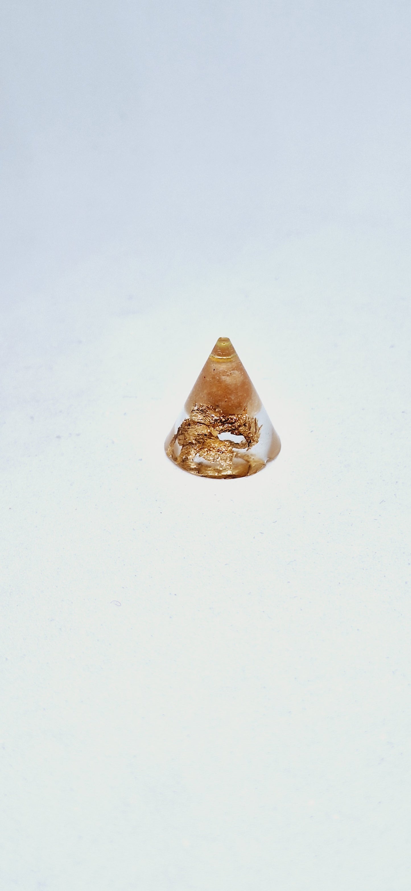 Orgonite cône XS - Aventurine orange, lune étoilée, or