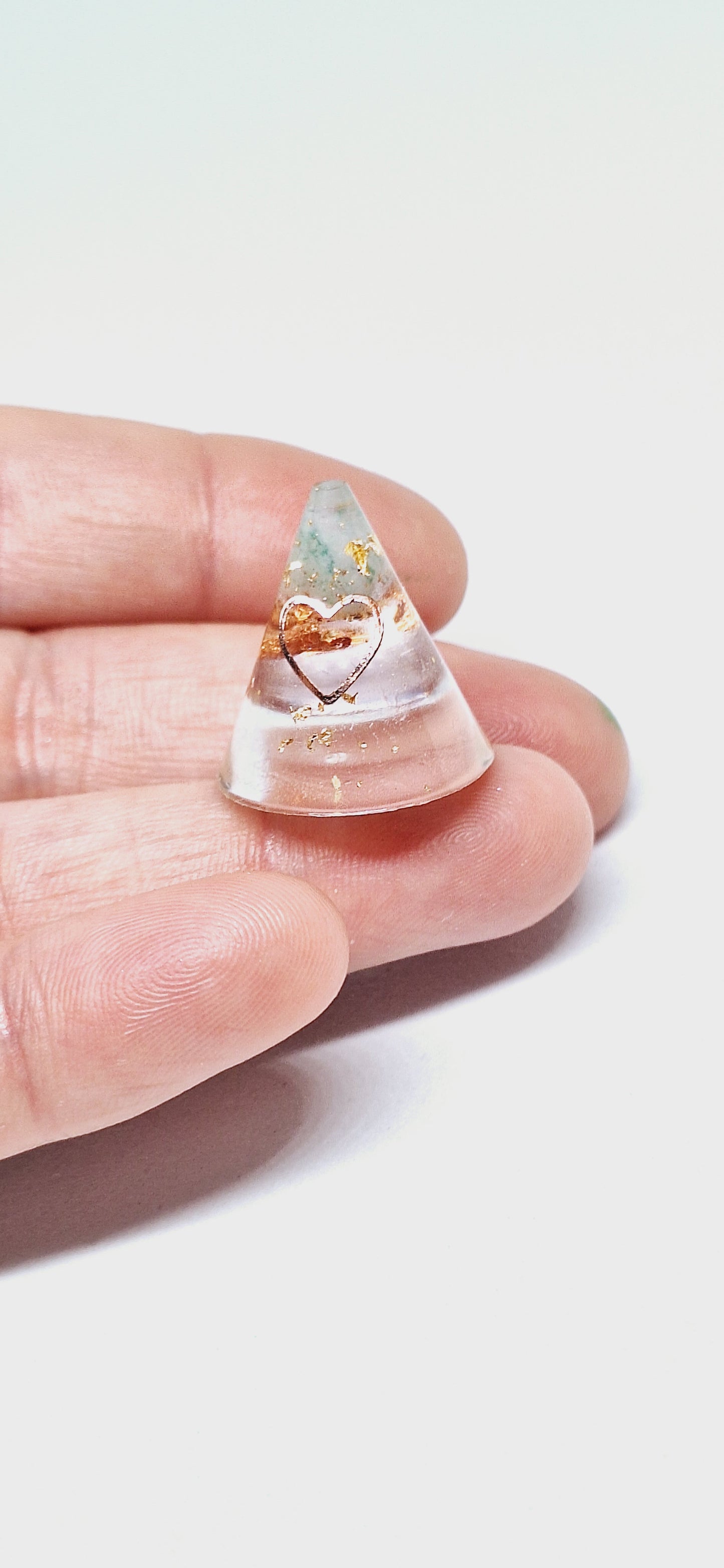 Orgonite cône XS - Apatite, étoile, cœur ou soleil, or ou cuivre