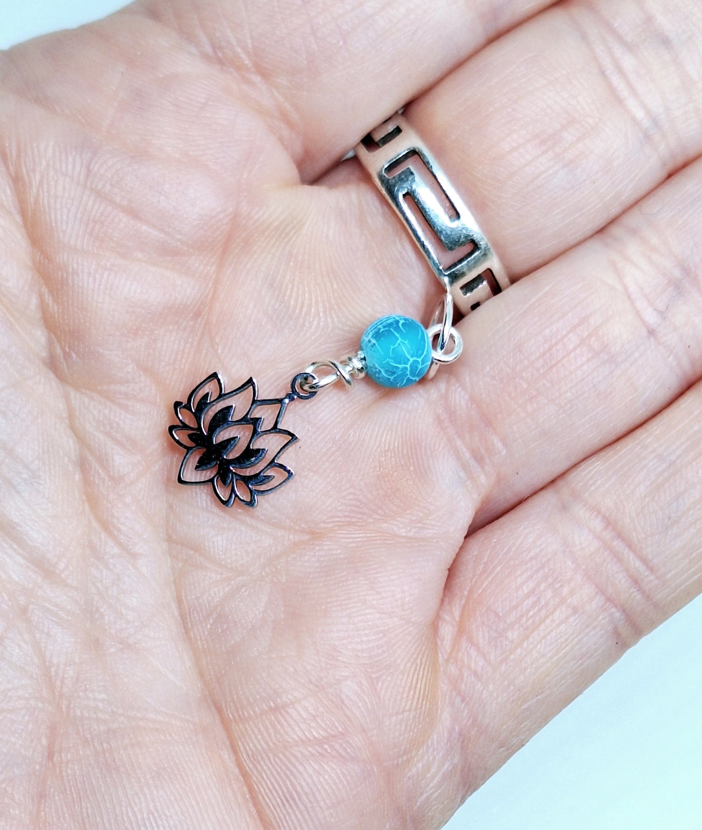 Collier fleur de lotus et pierre