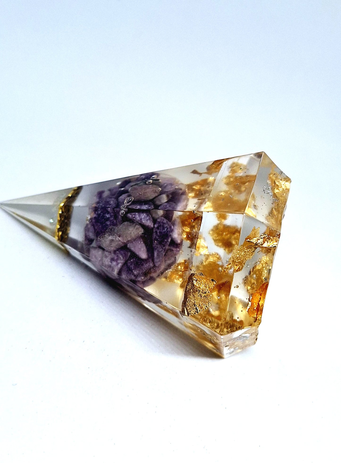 Orgonite - Pyramide pentagonale XL, graine de vie, lépidolite, or