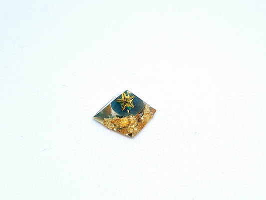 Orgonite pyramide XXXS - Apatite, or 🩵
