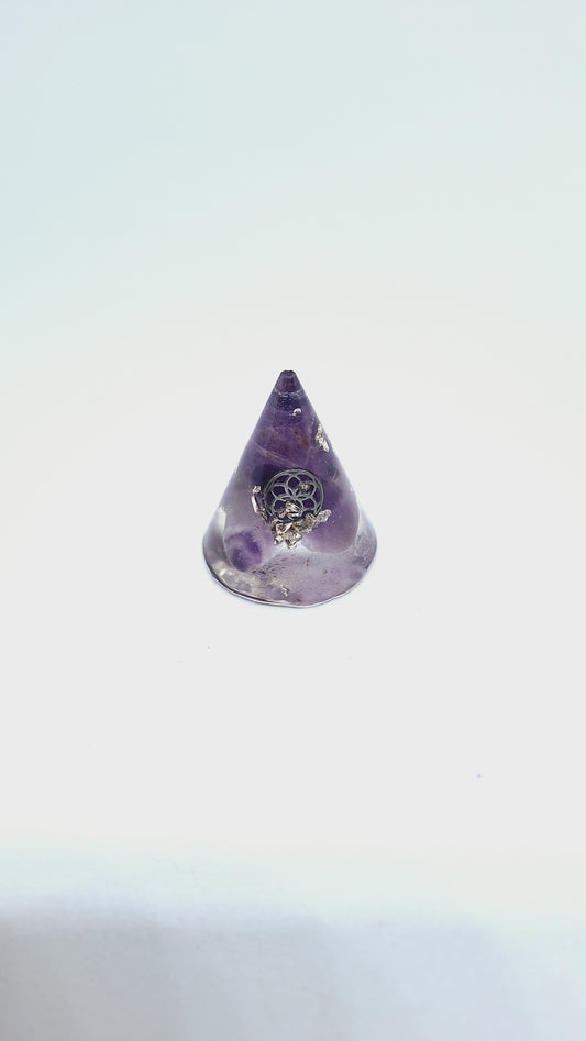Orgonite cône S, Améthyste, fleur de vie, aluminium