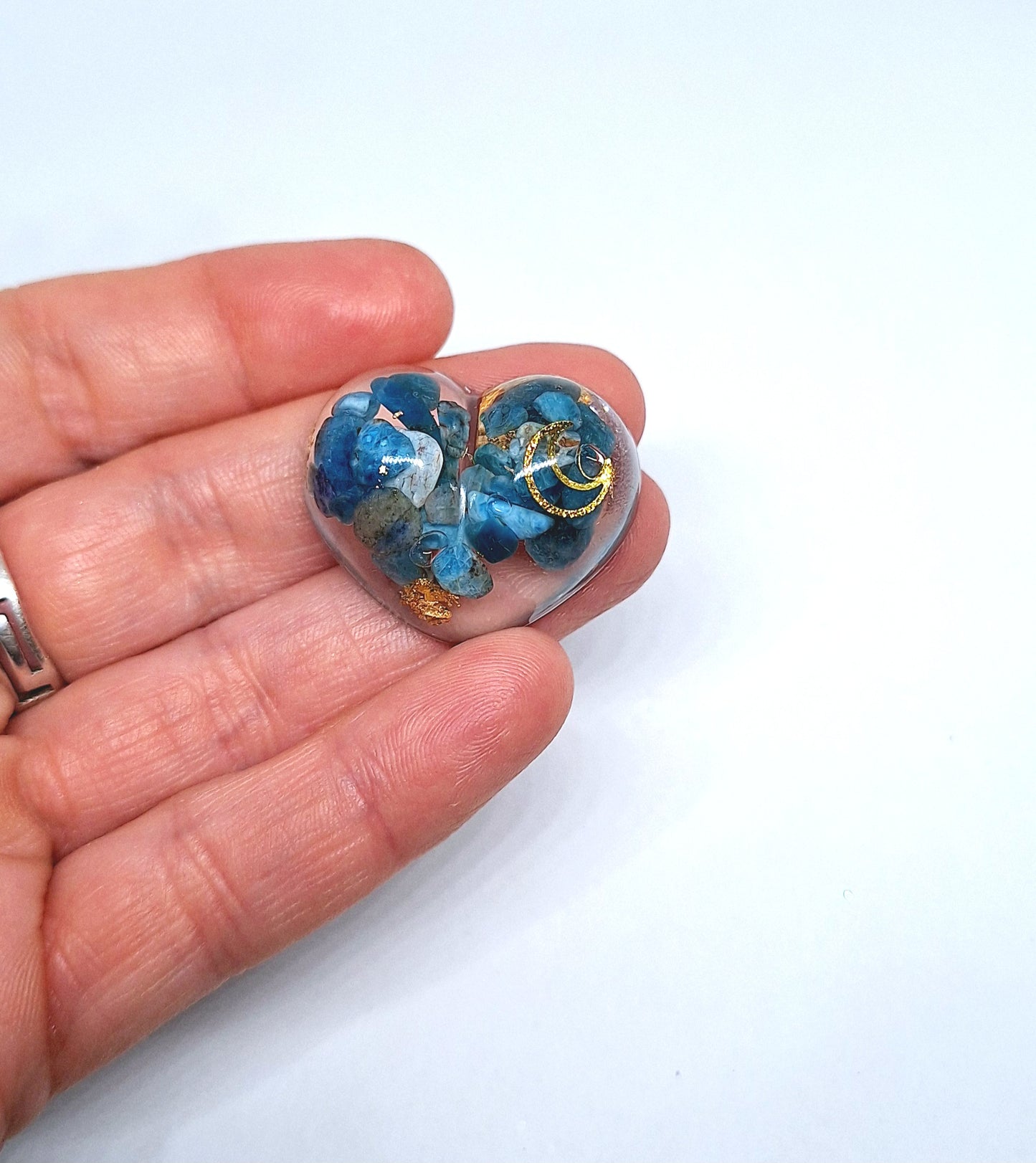 Orgonite Cœur S - Apatite, or, lune ou soleil 🩵