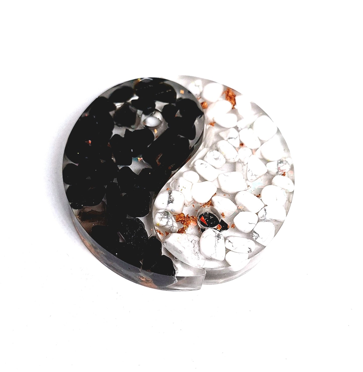 Orgonite Yin et Yang, howlite et obsidienne, cuivre
