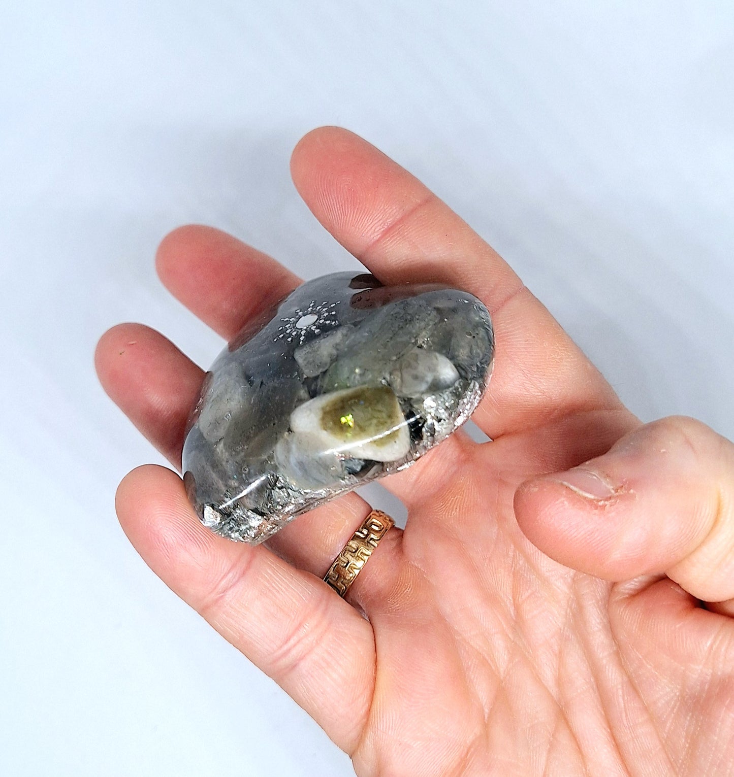 Orgonite Cœur M - Pierre de lune, aluminium, soleil 🩶