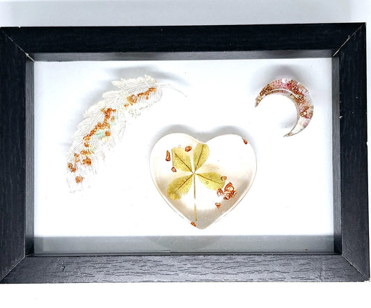 Cadre Cœur, plume et lune, trèfle à 4 feuilles, porte-bonheur, protection et douceur dans l'amour